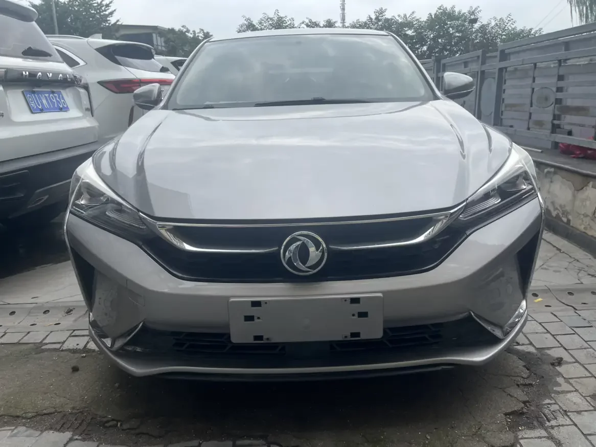 Dongfeng Yixuan  из Китая