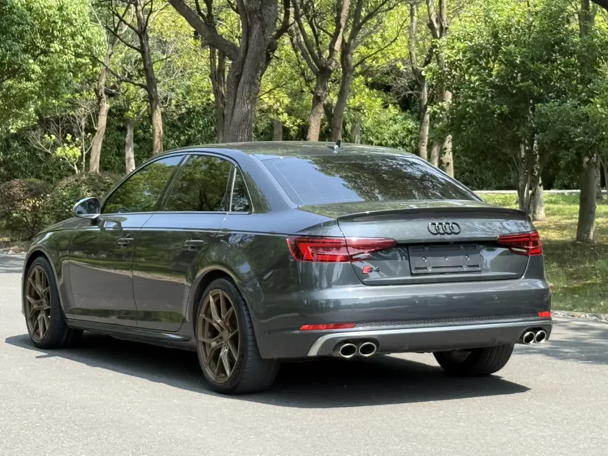 Audi S4