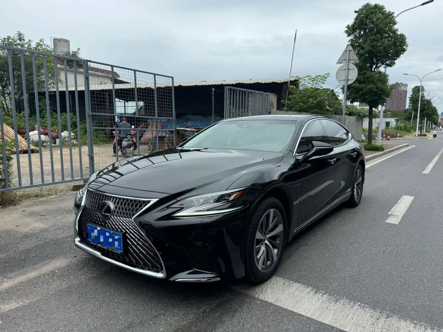 Lexus LS