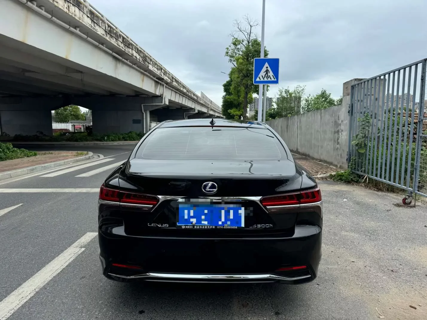 Lexus LS