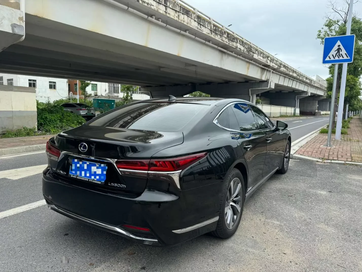 Lexus LS