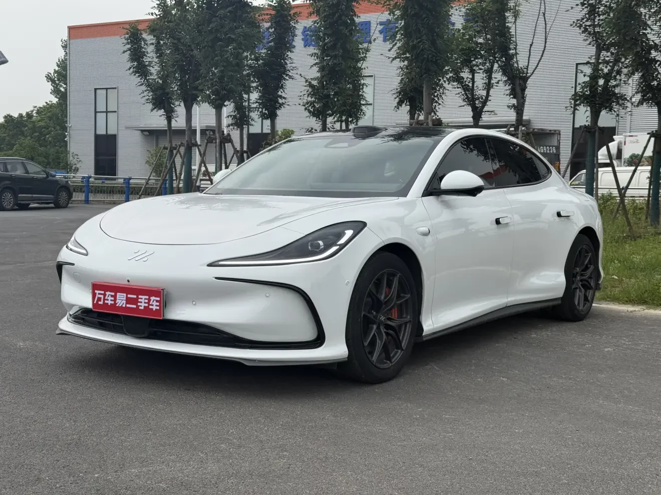 Zhiji L6  из Китая