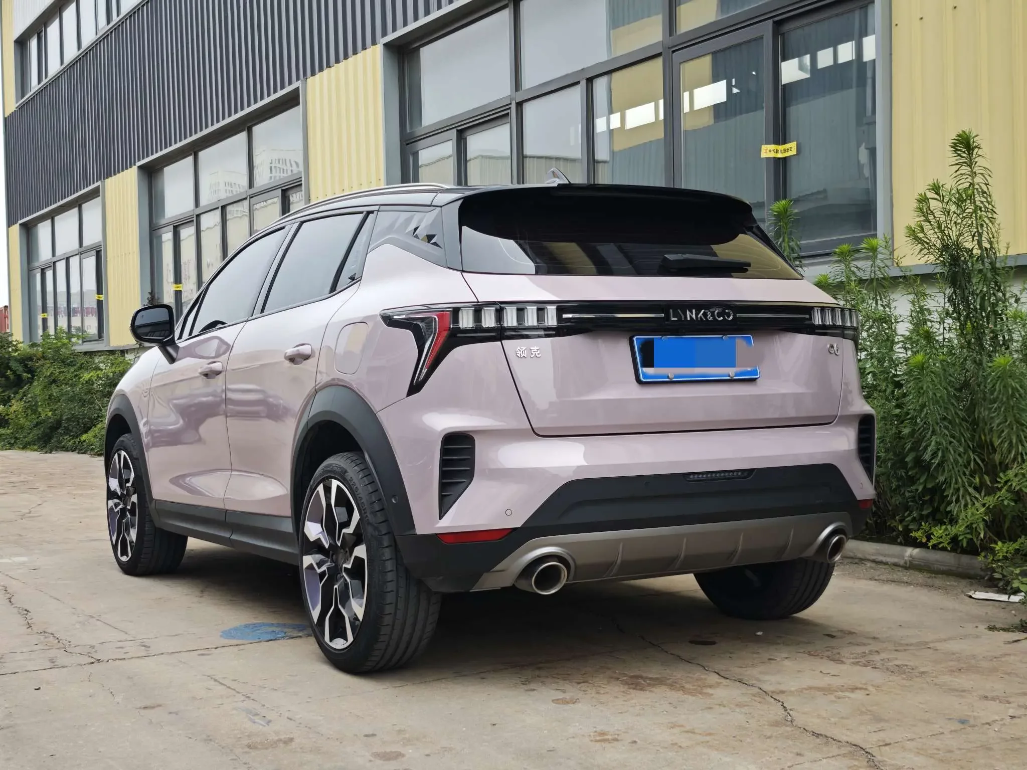Lynk & Co 06