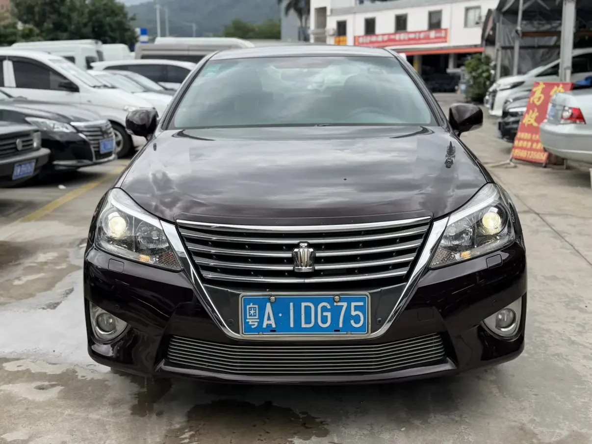 Toyota crown