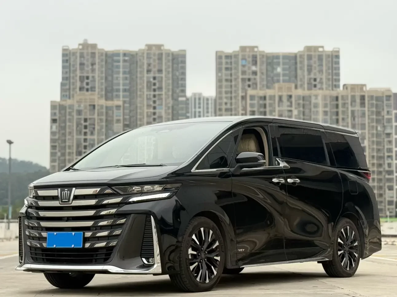 Toyota Crown Wellfire
