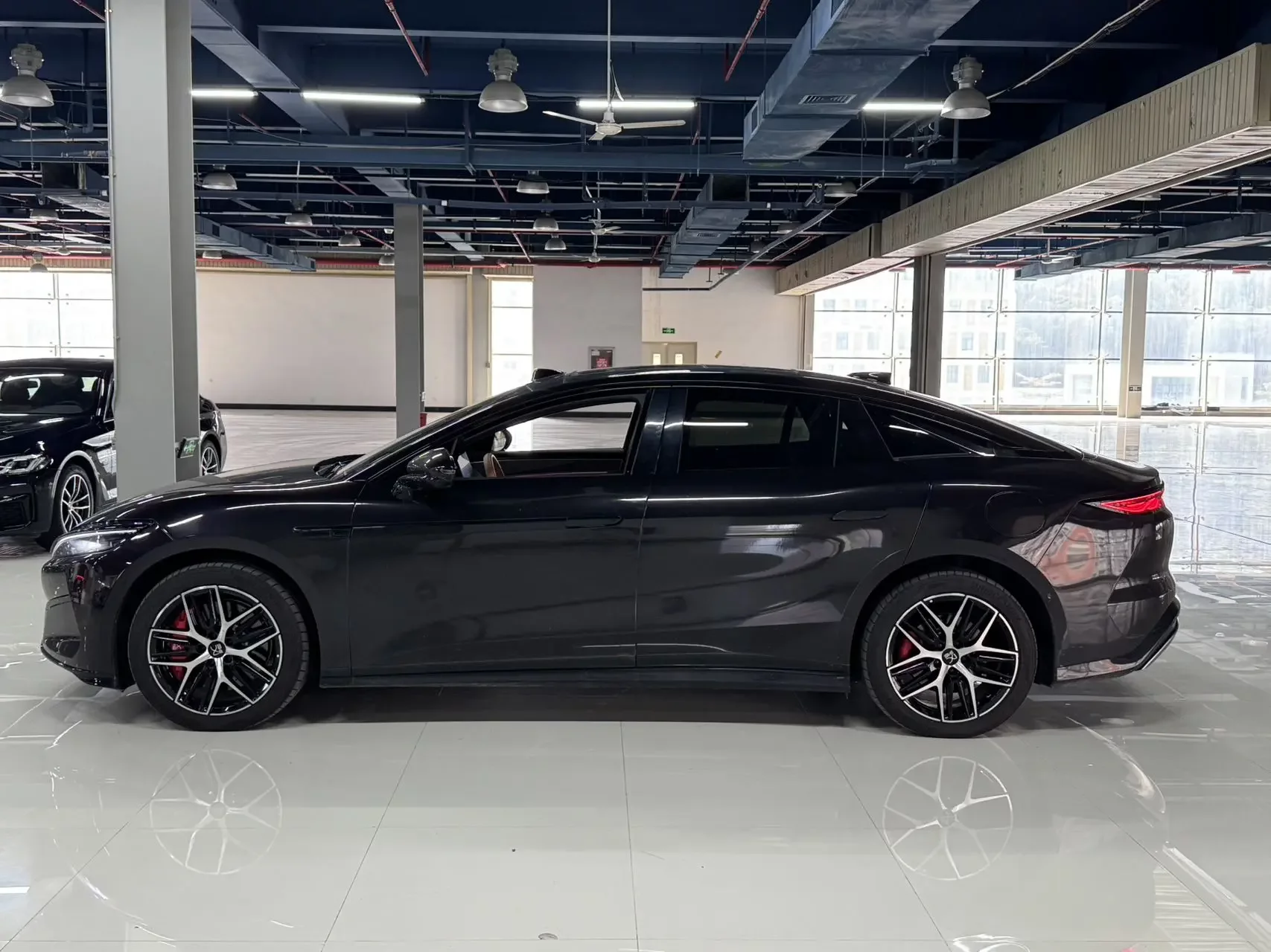 BYD Han L EV