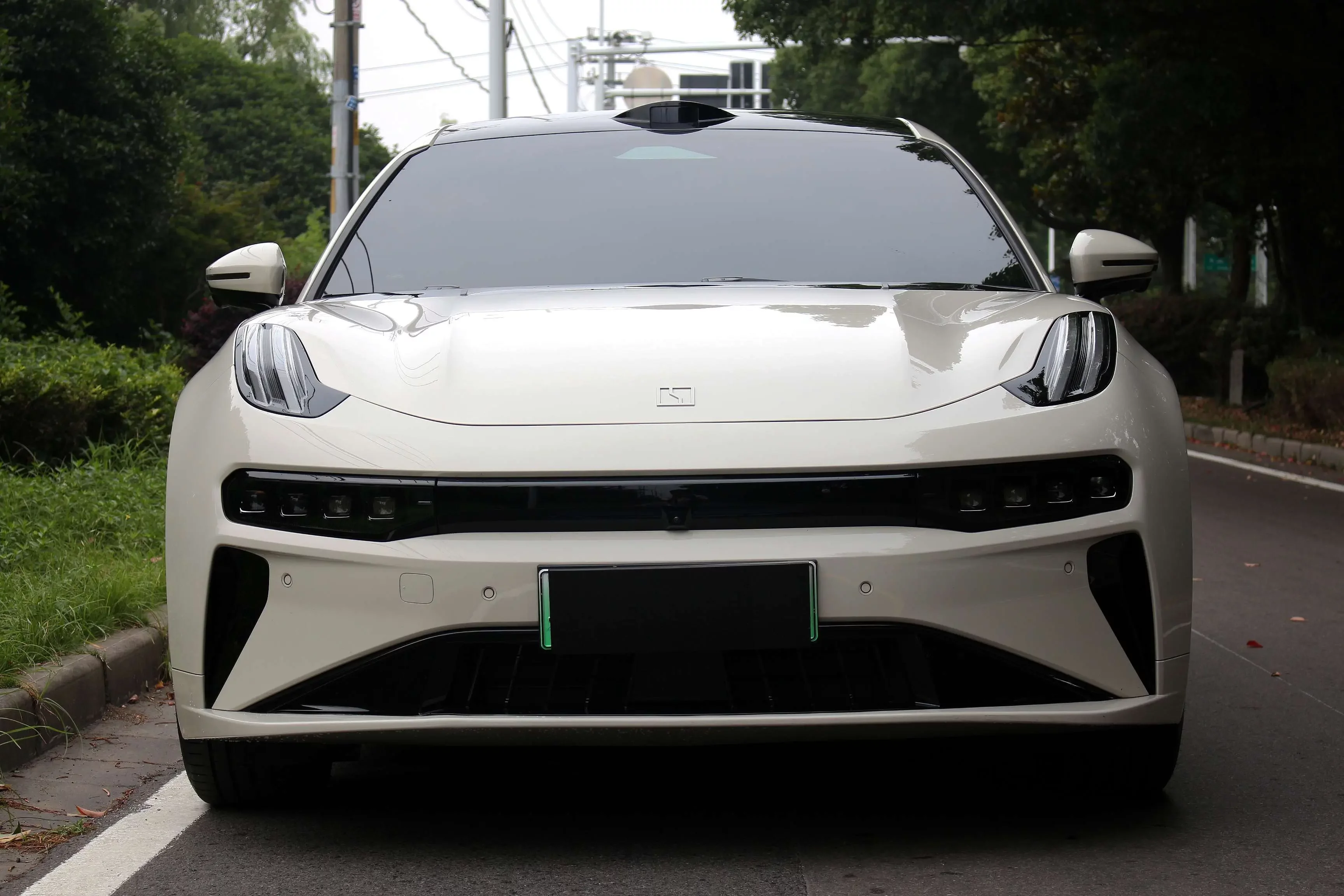 ZEEKR 001