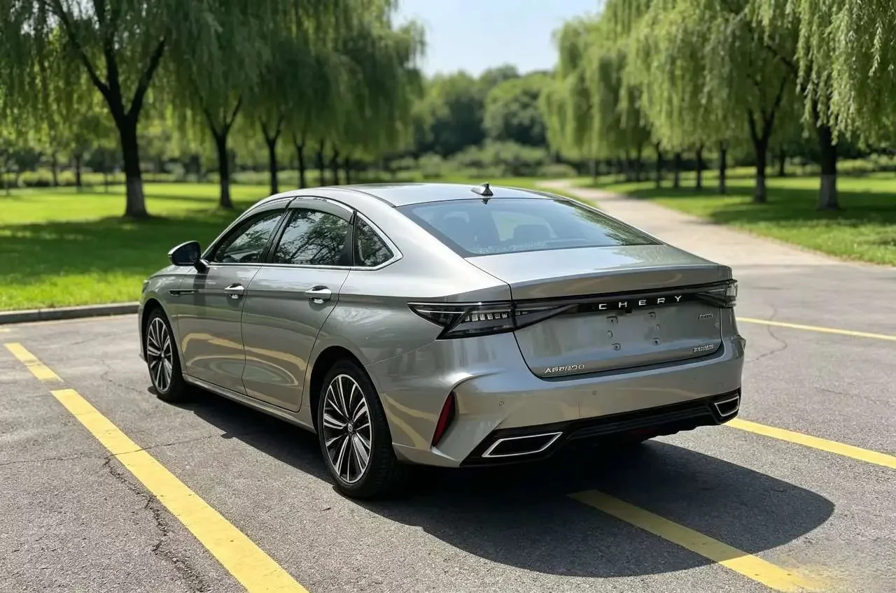 Chery Arrizo 8