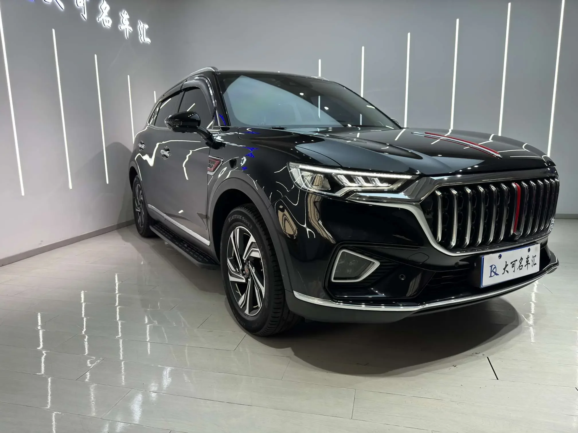 Hongqi HS5