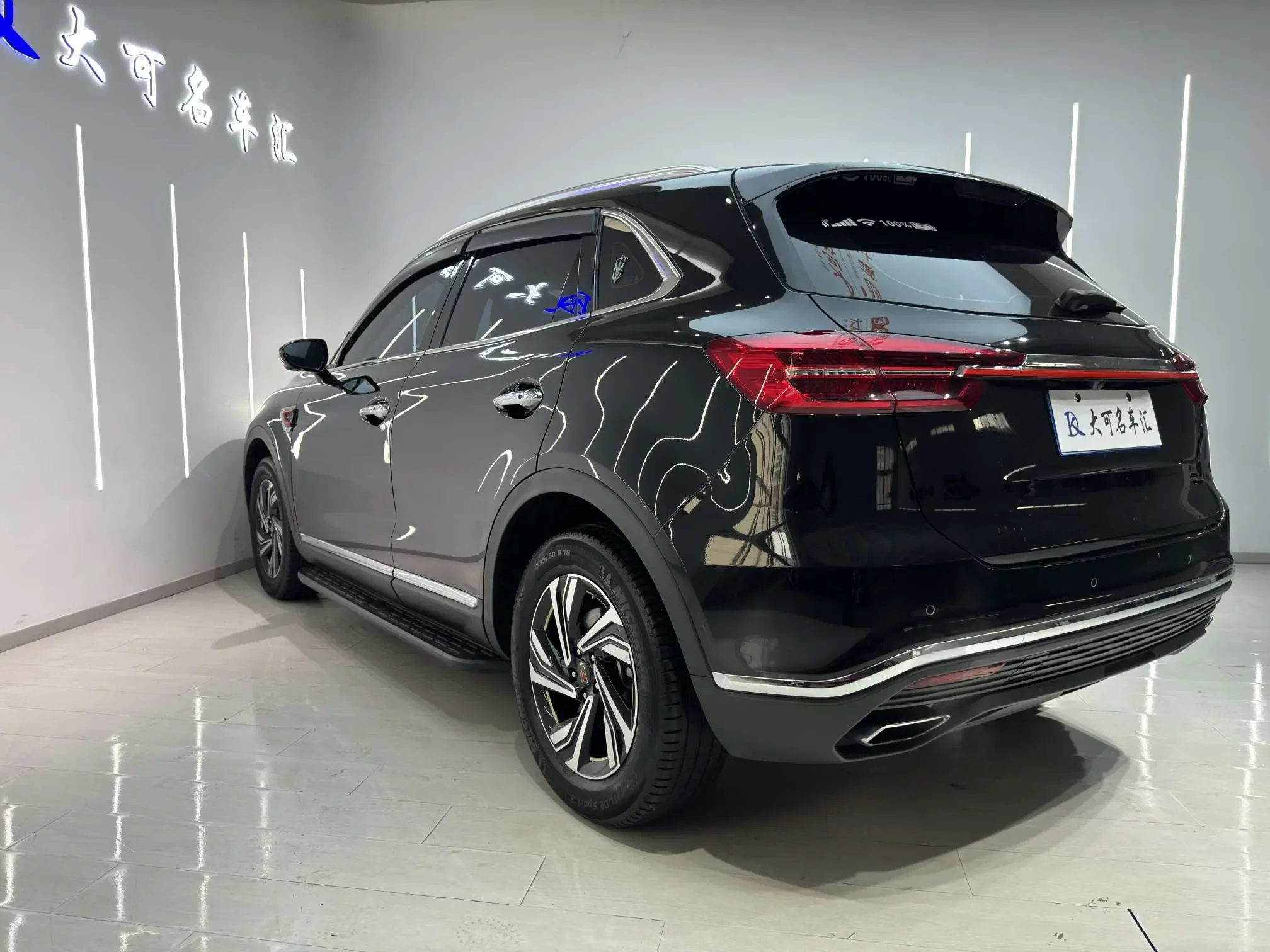 Hongqi HS5