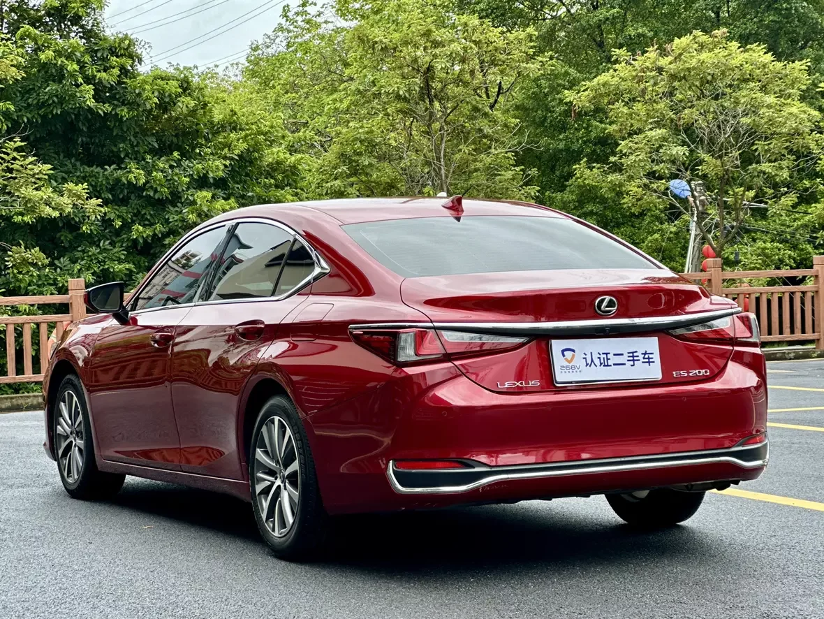 Lexus ES