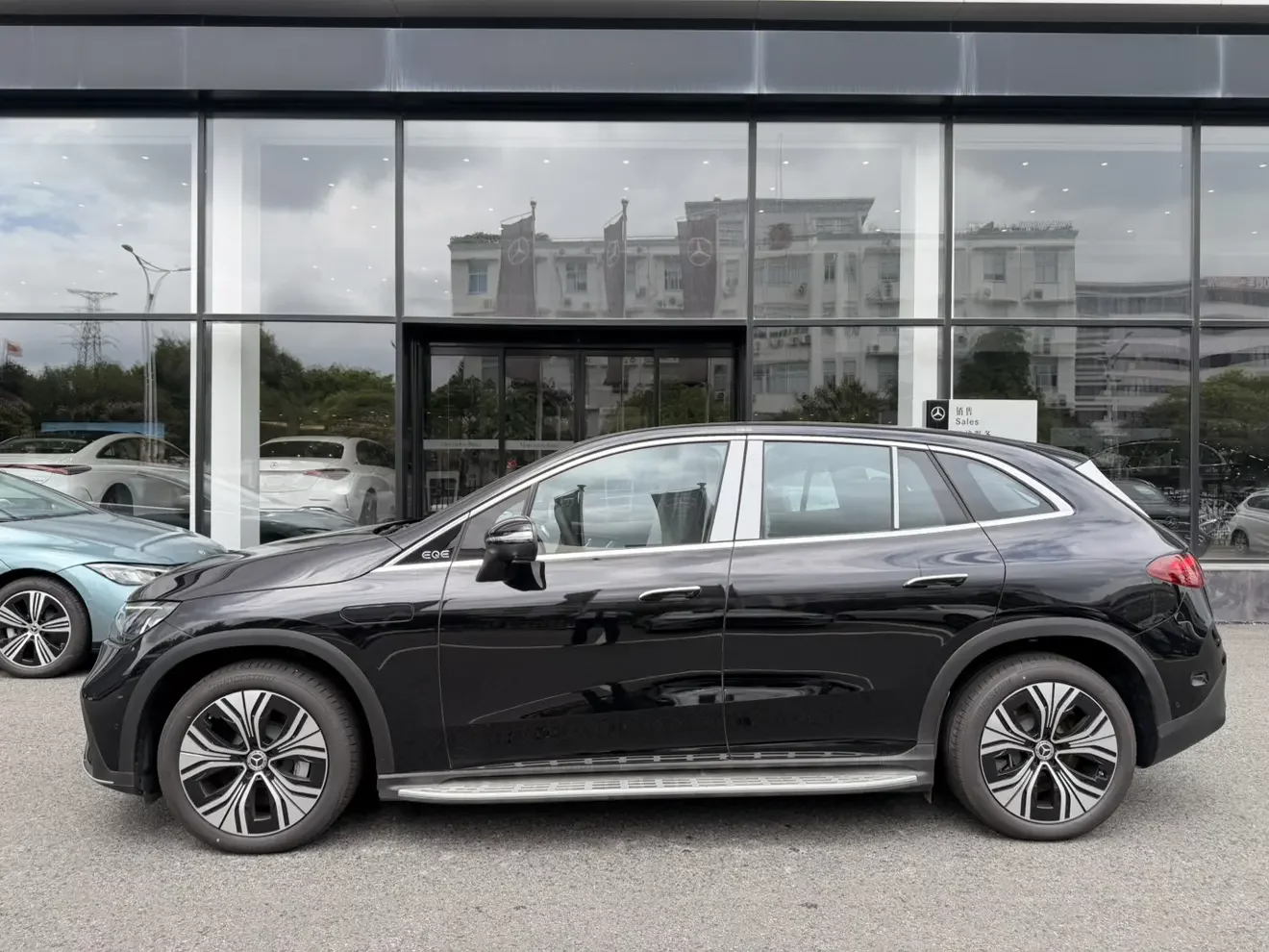 Mercedes-Benz EQE SUV