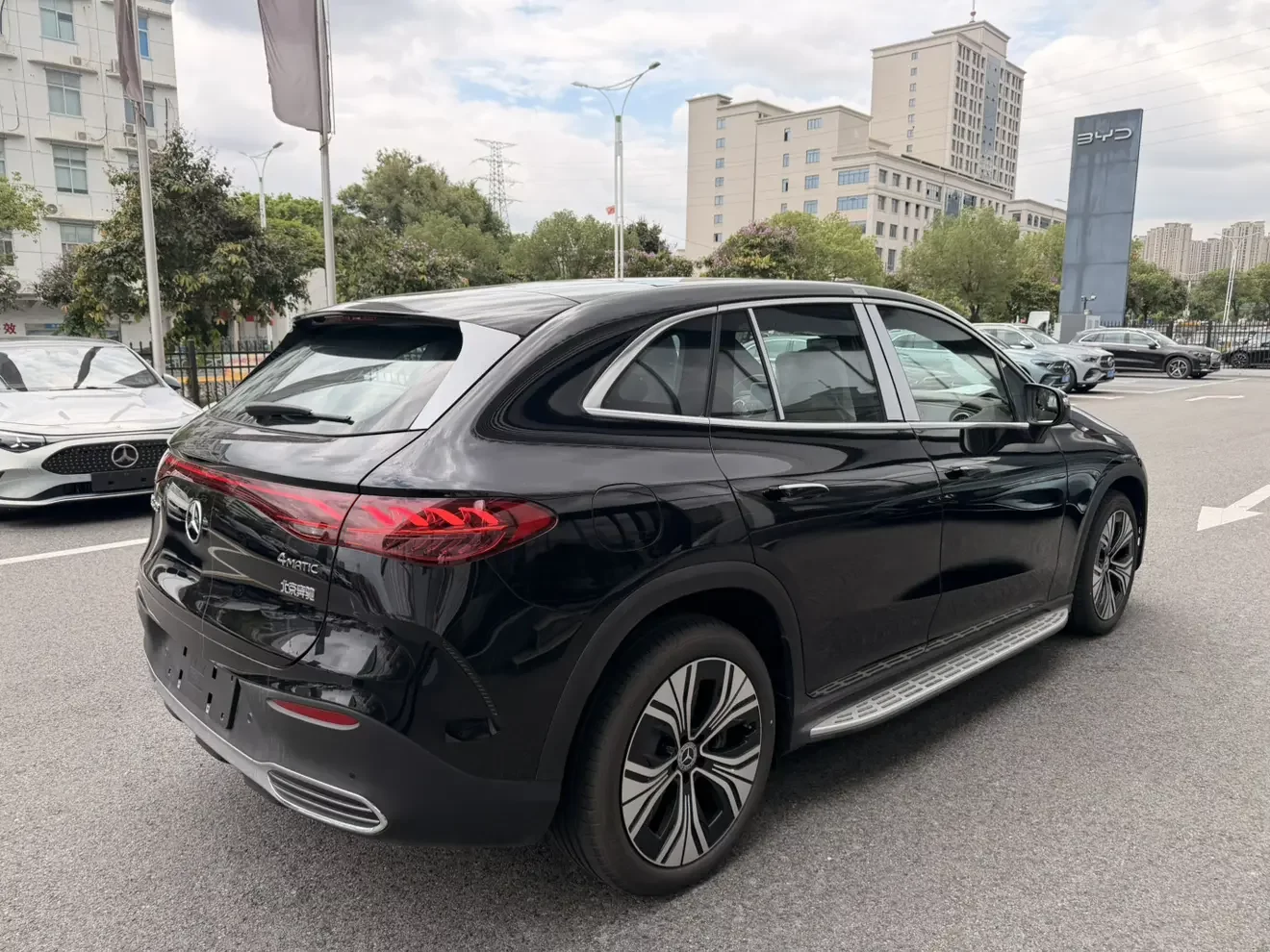 Mercedes-Benz EQE SUV