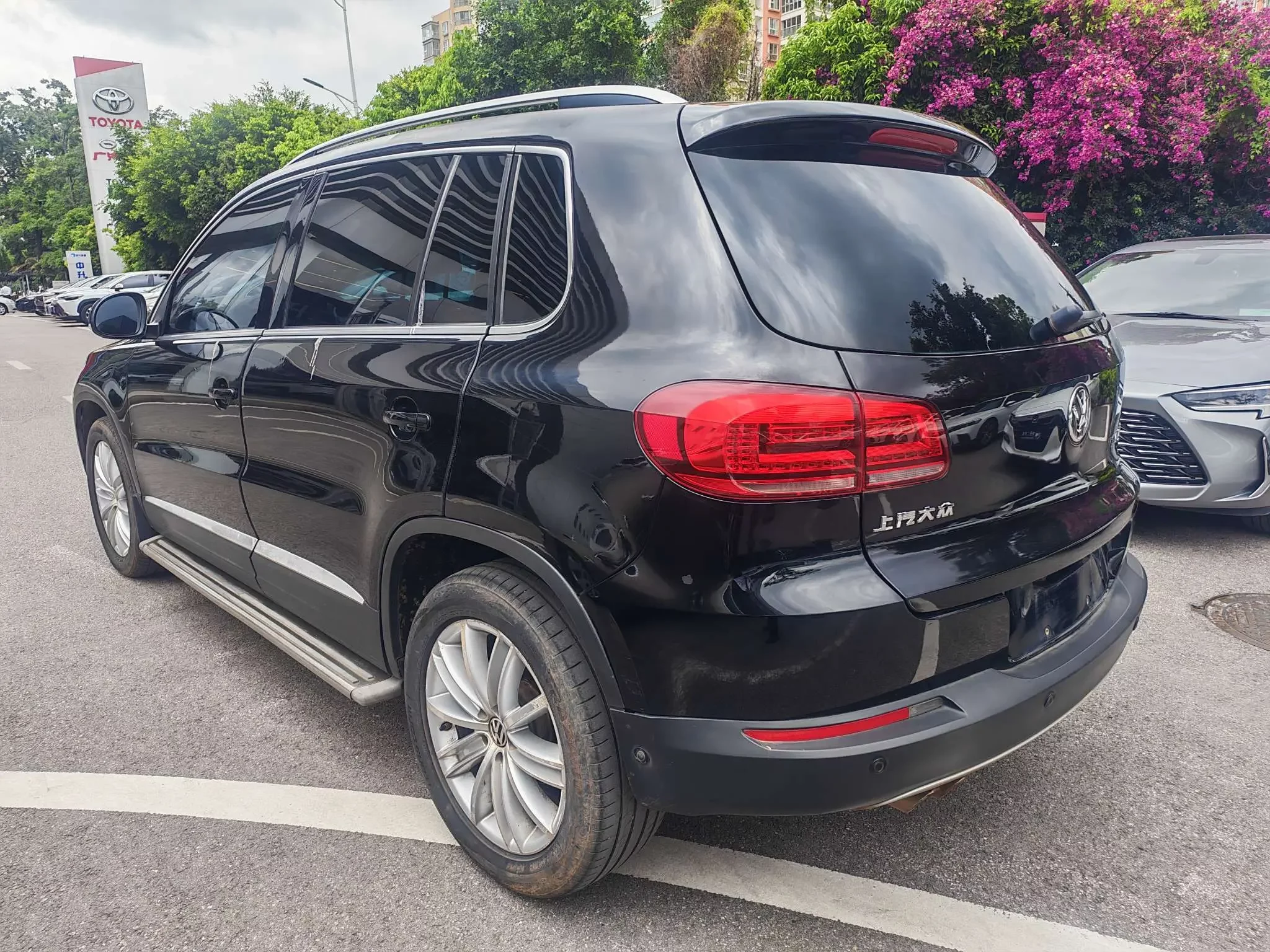Volkswagen Tiguan (Tharu)