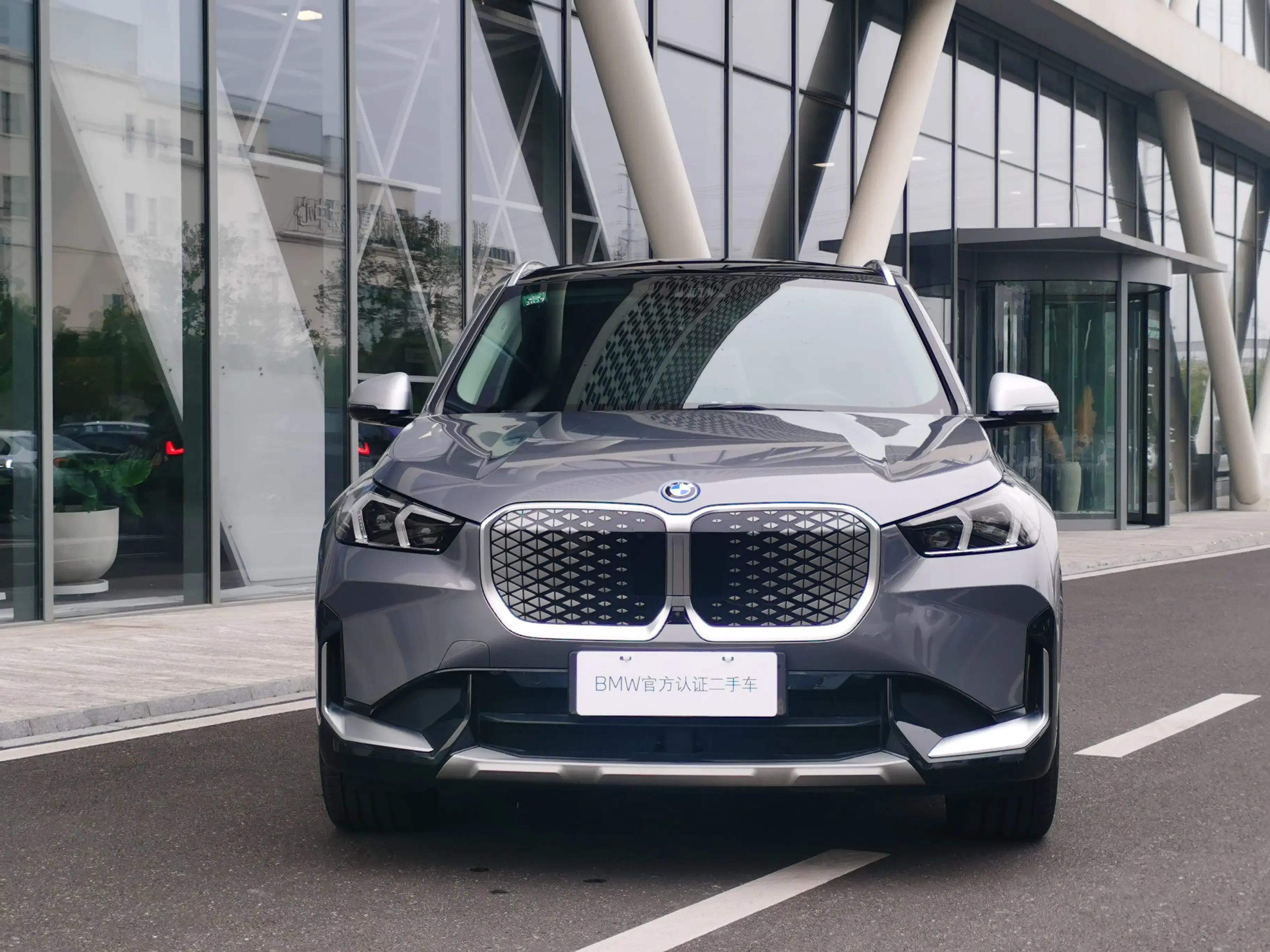 BMW iX1