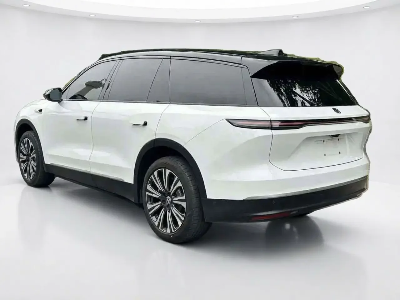 NIO ES8
