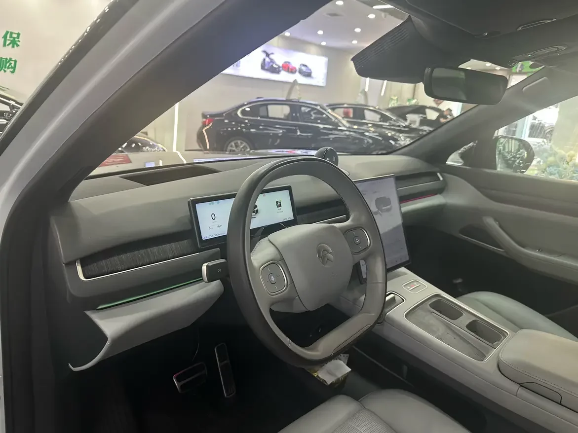 NIO ES8