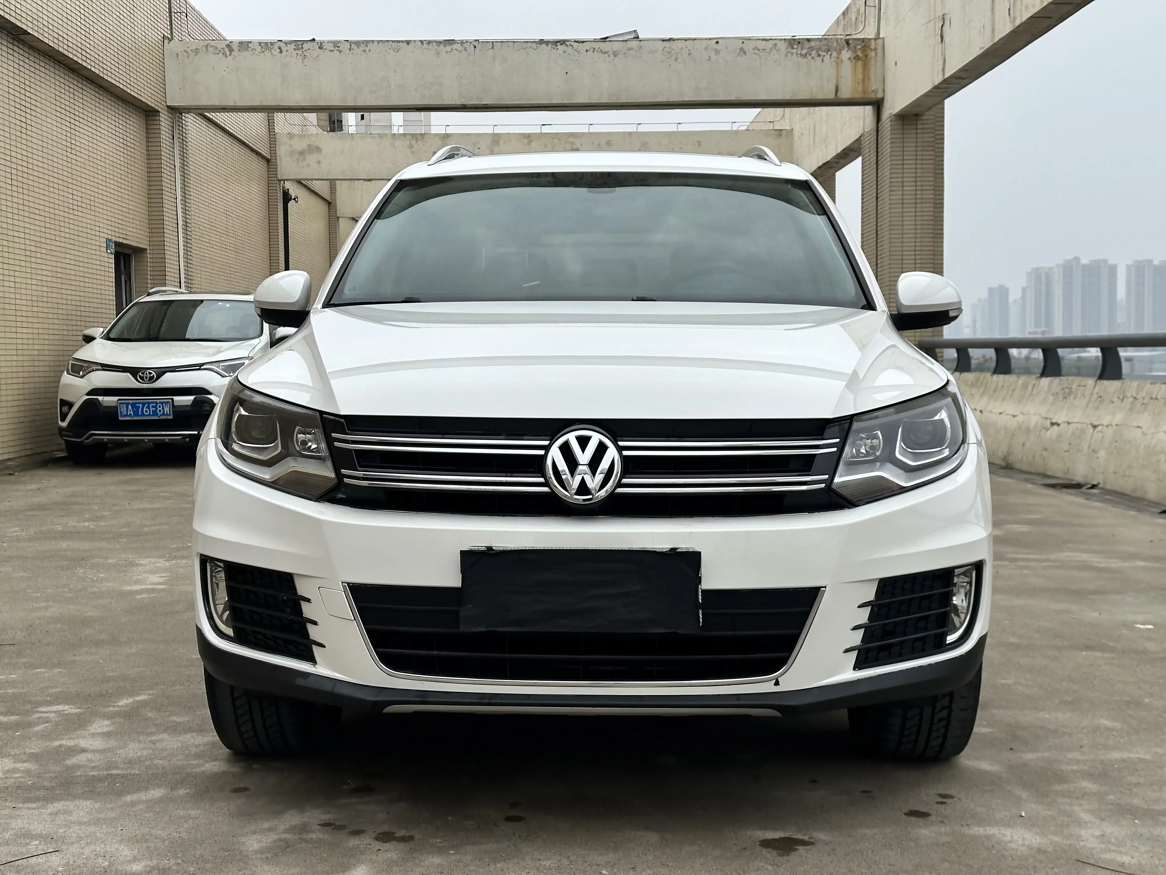 Volkswagen Tiguan (Tharu)