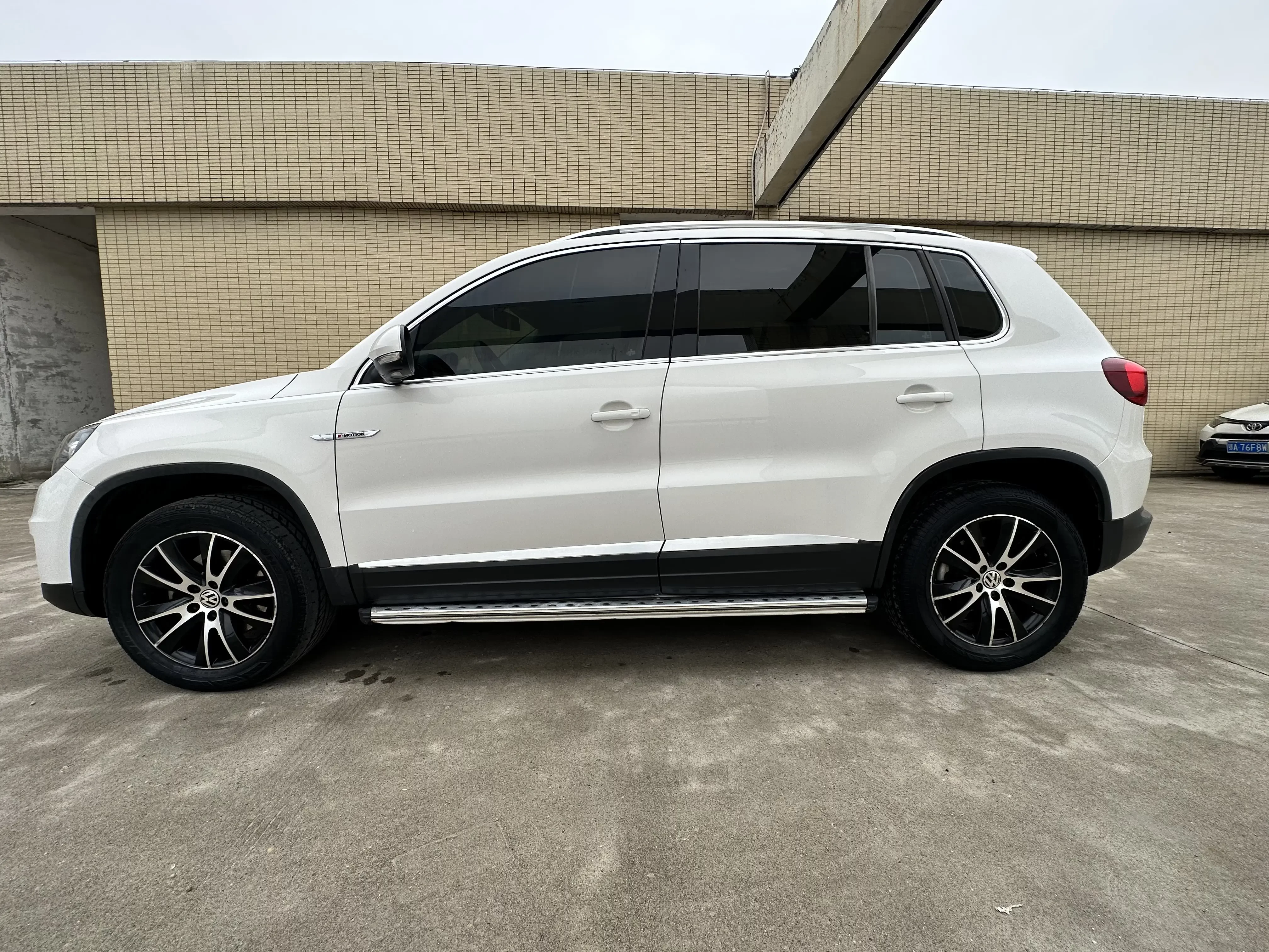 Volkswagen Tiguan (Tharu)