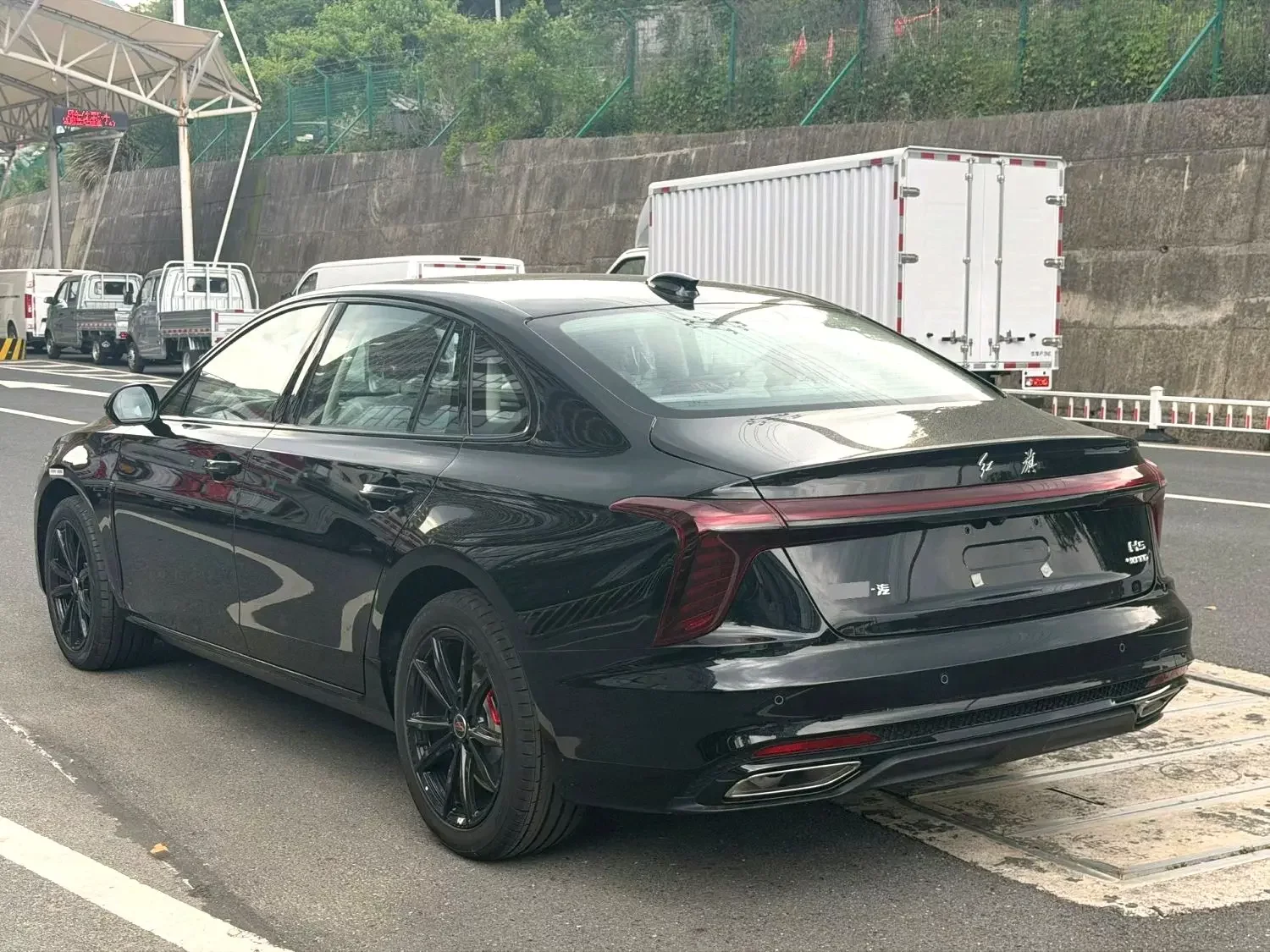 Hongqi H5