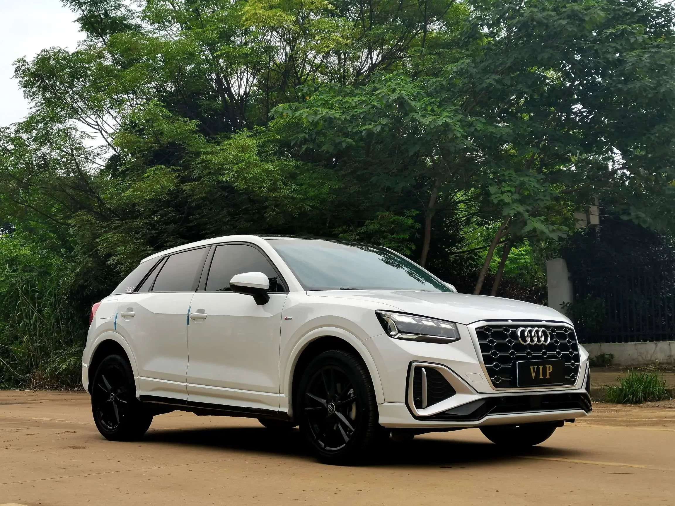Audi Q2L