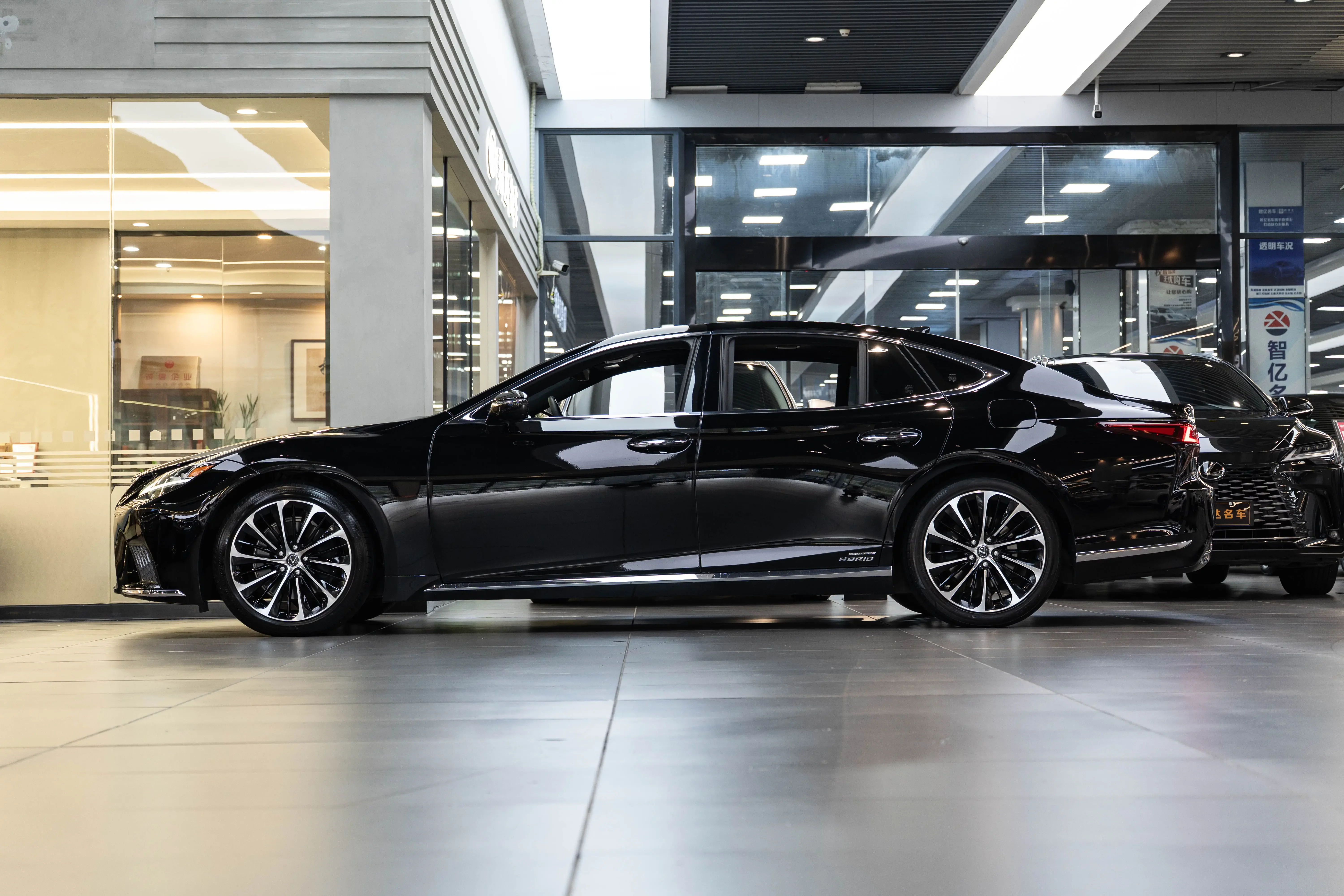 Lexus LS