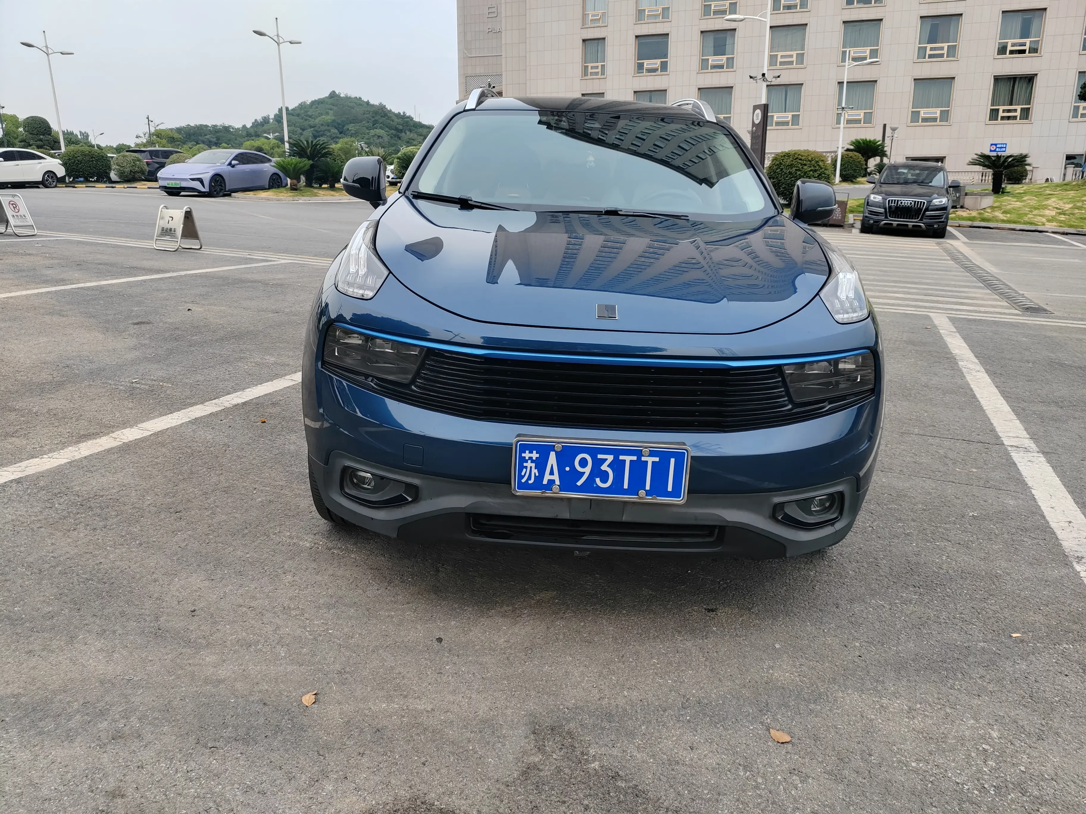 Lynk & Co 01