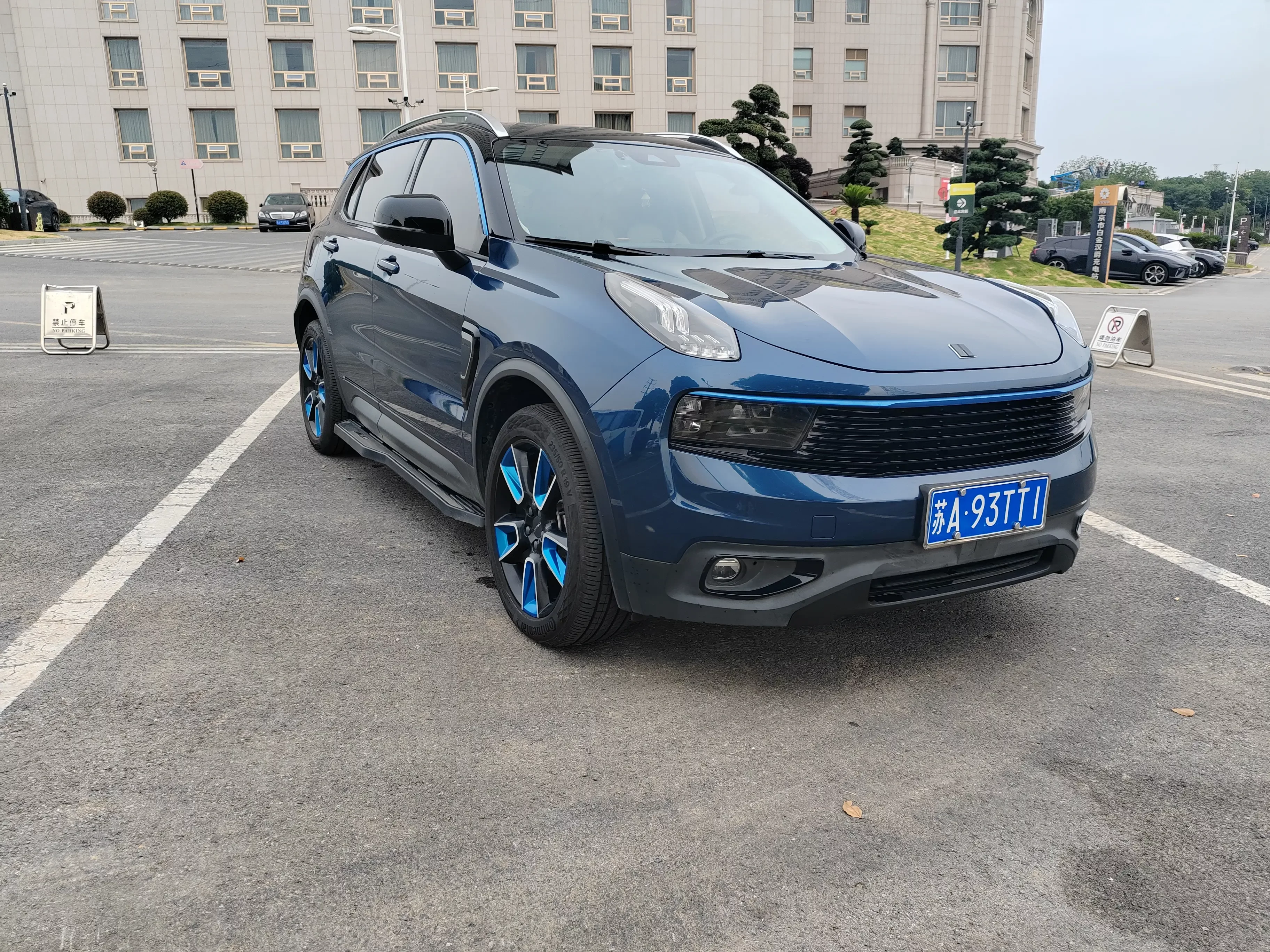 Lynk & Co 01