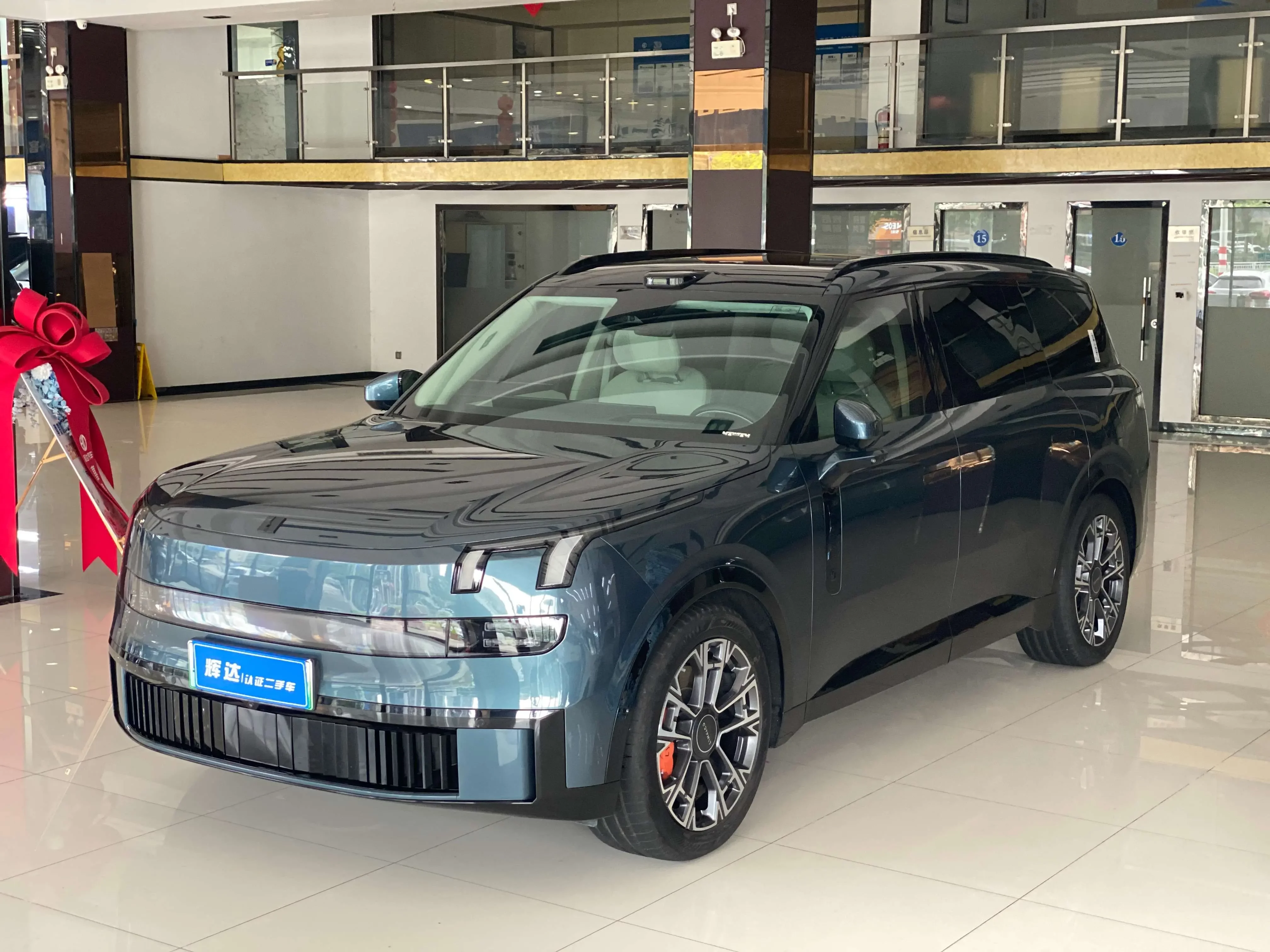 Lynk & Co 900