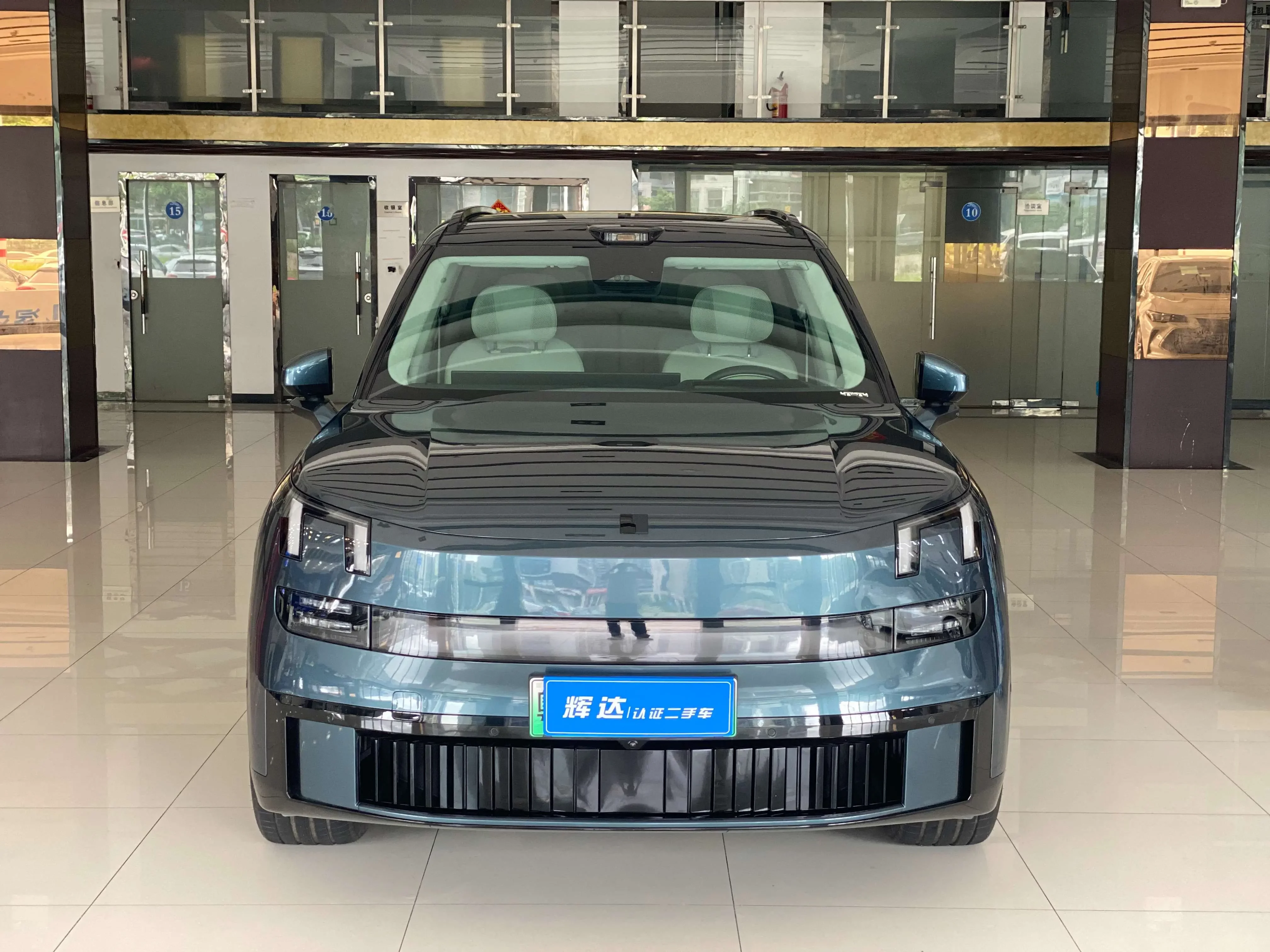 Lynk & Co 900