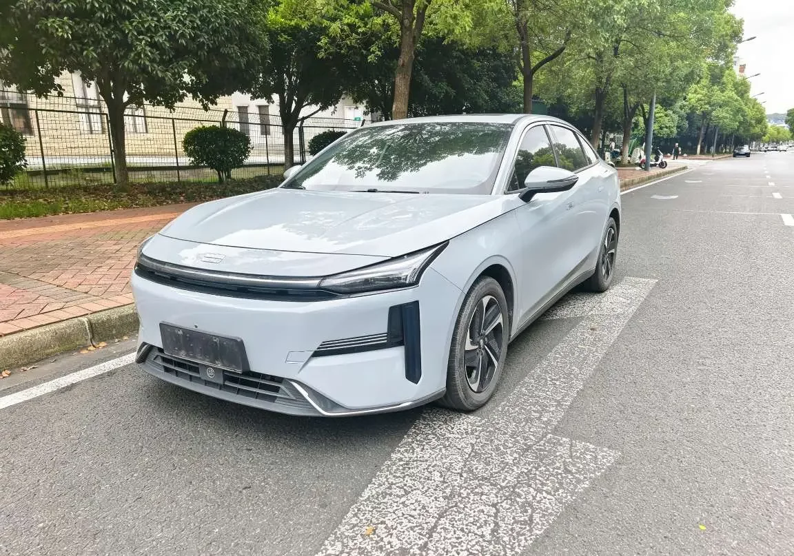 Geely Galaxy L6