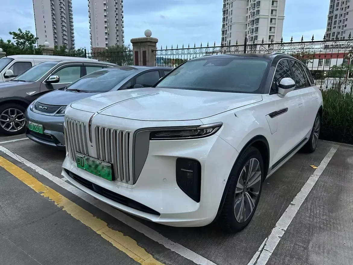 Hongqi E-HS9
