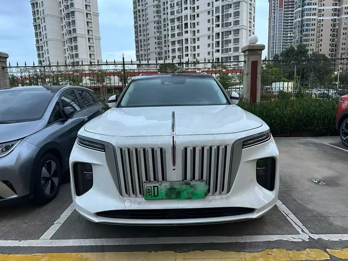 Hongqi E-HS9