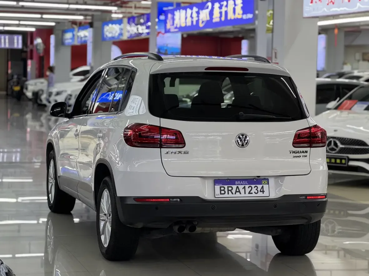 Volkswagen Tiguan (Tharu)