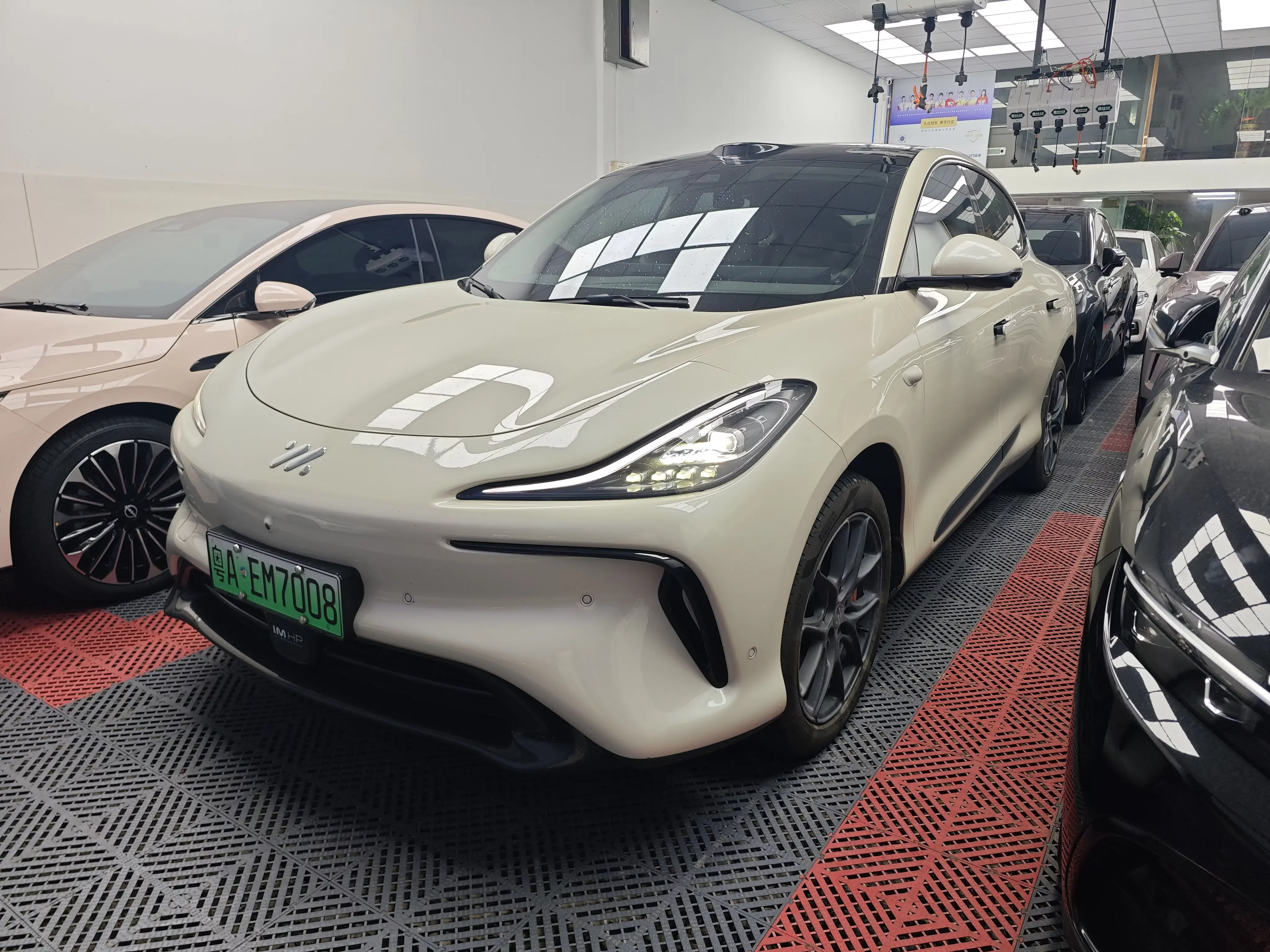 Zhiji LS6  из Китая