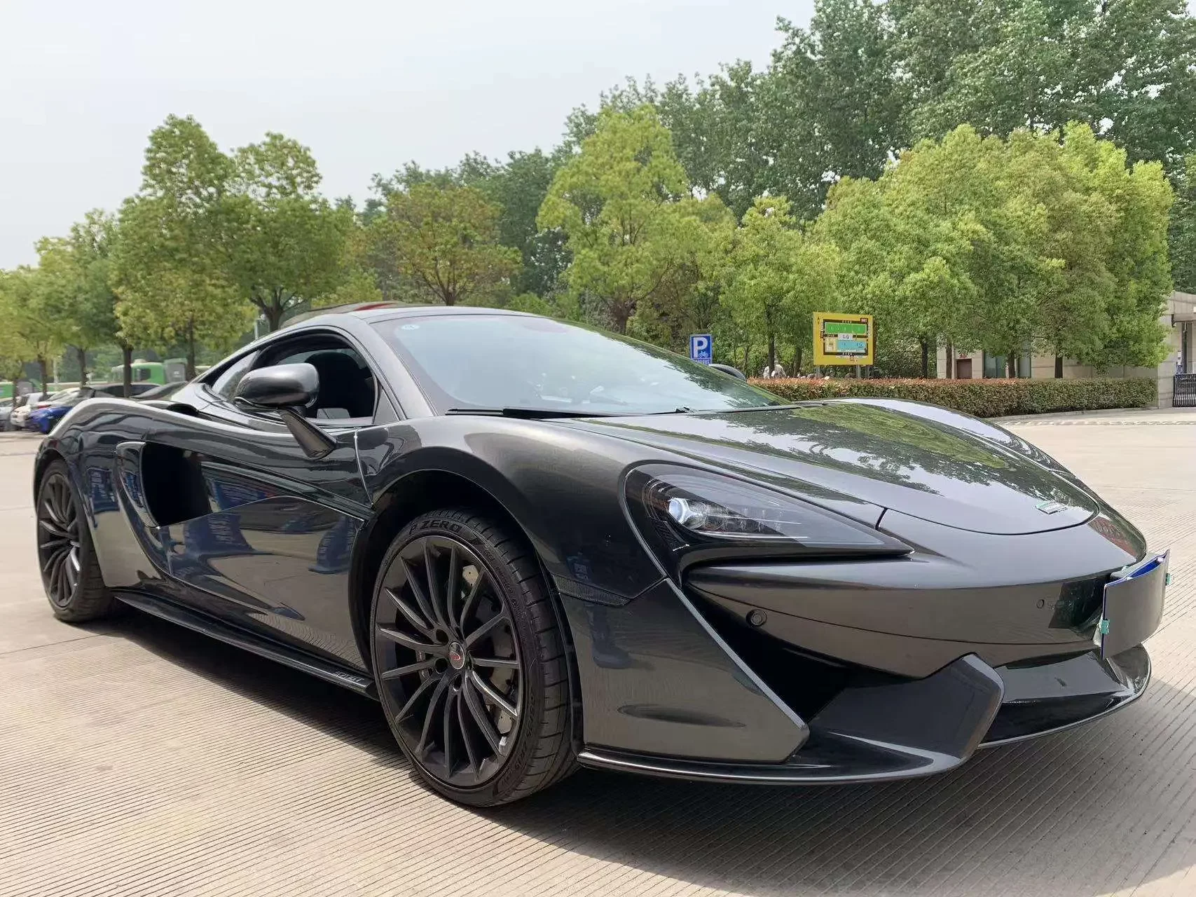 McLaren 570GT