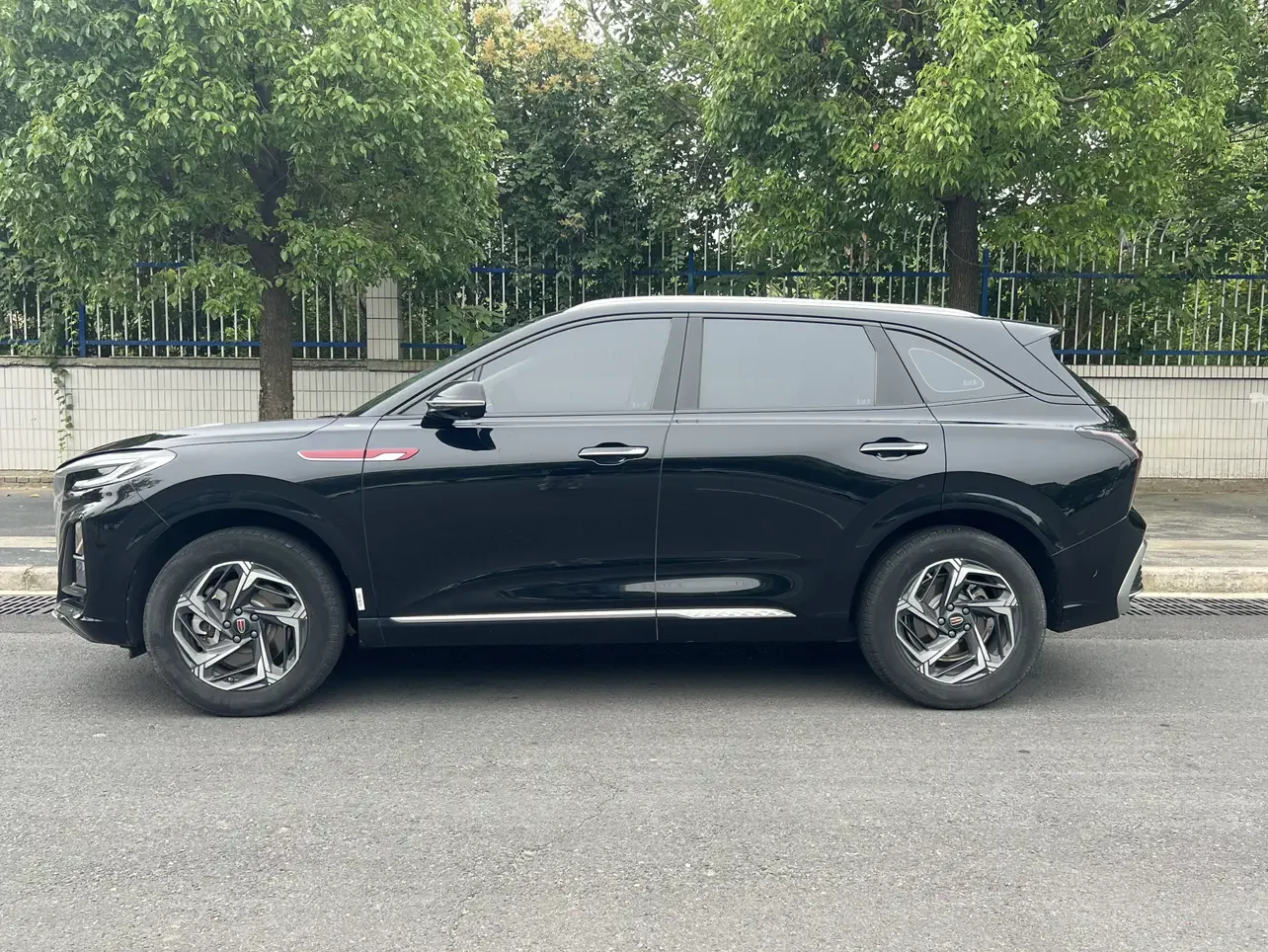 Hongqi HS3