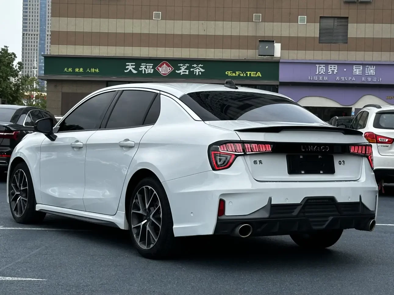 Lynk & Co 03