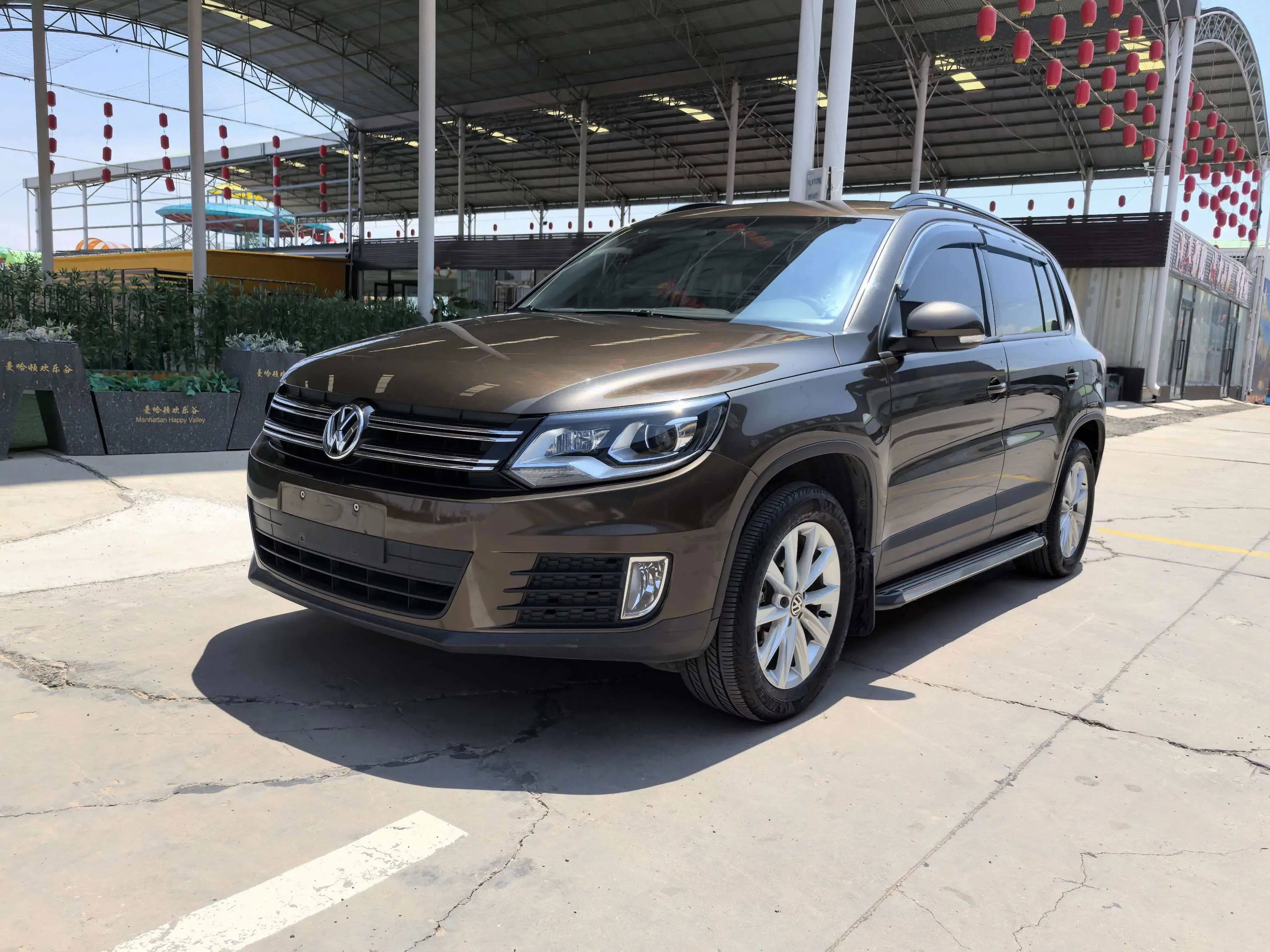 Volkswagen Tiguan (Tharu)