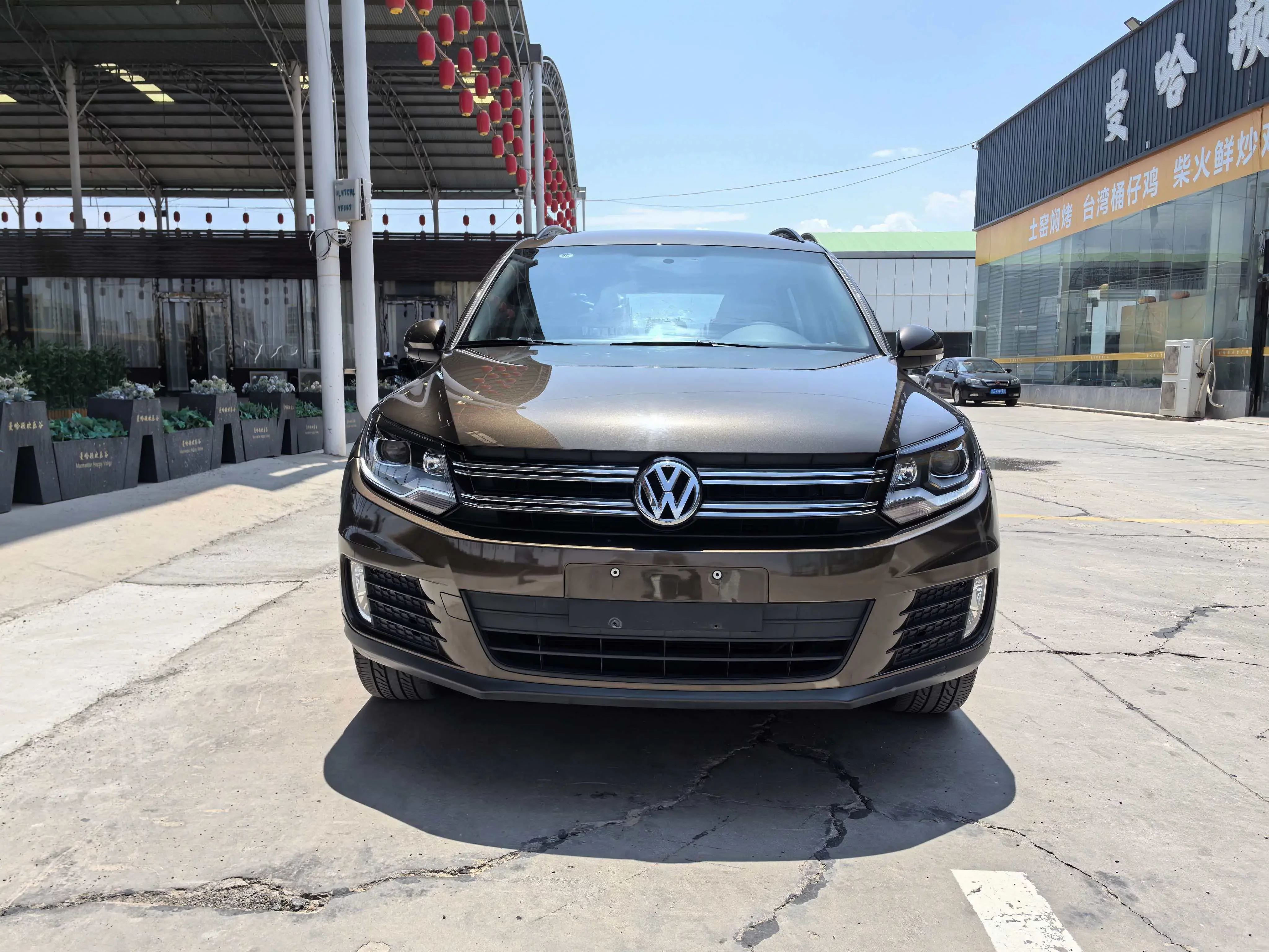 Volkswagen Tiguan (Tharu)