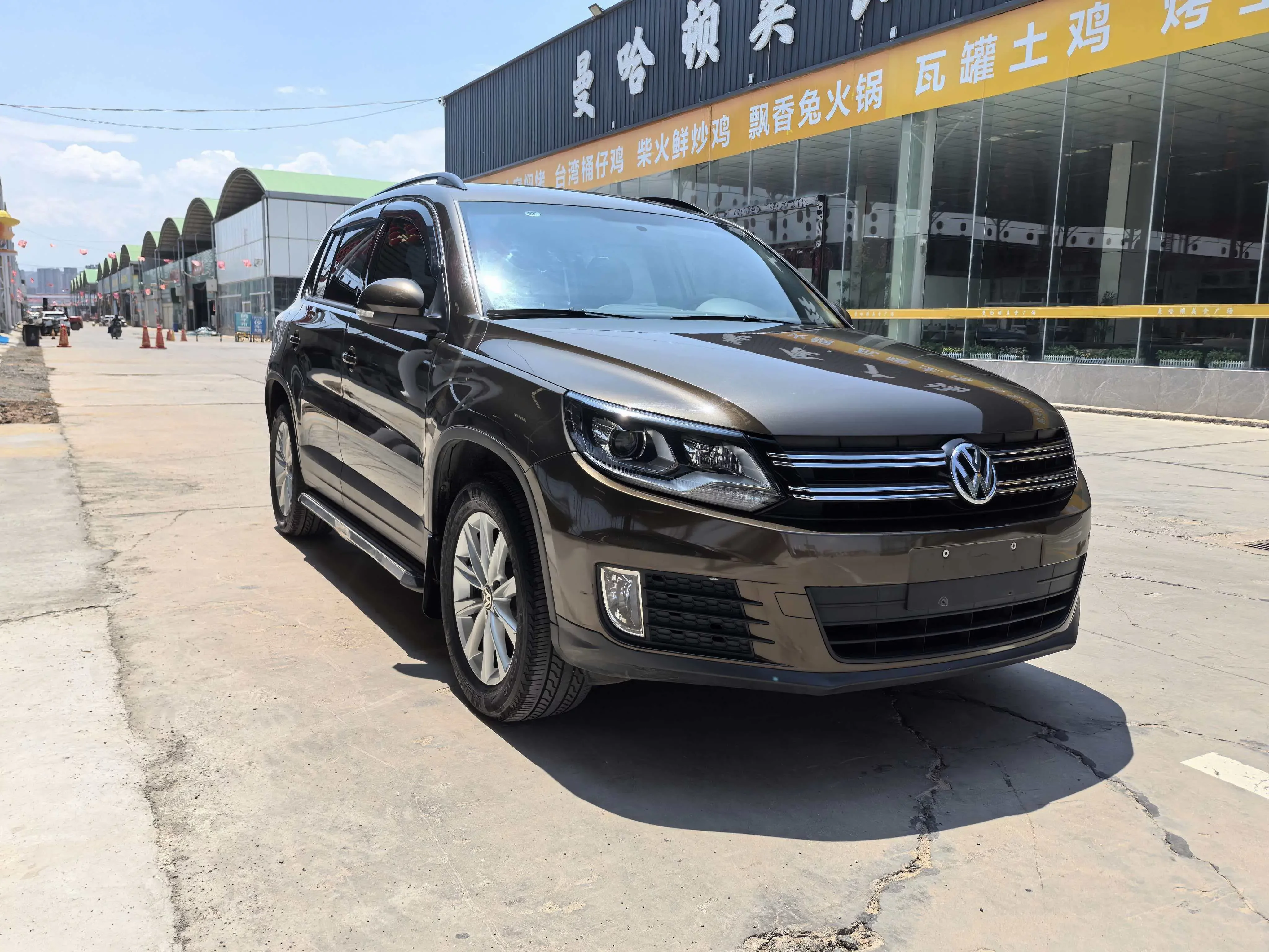 Volkswagen Tiguan (Tharu)