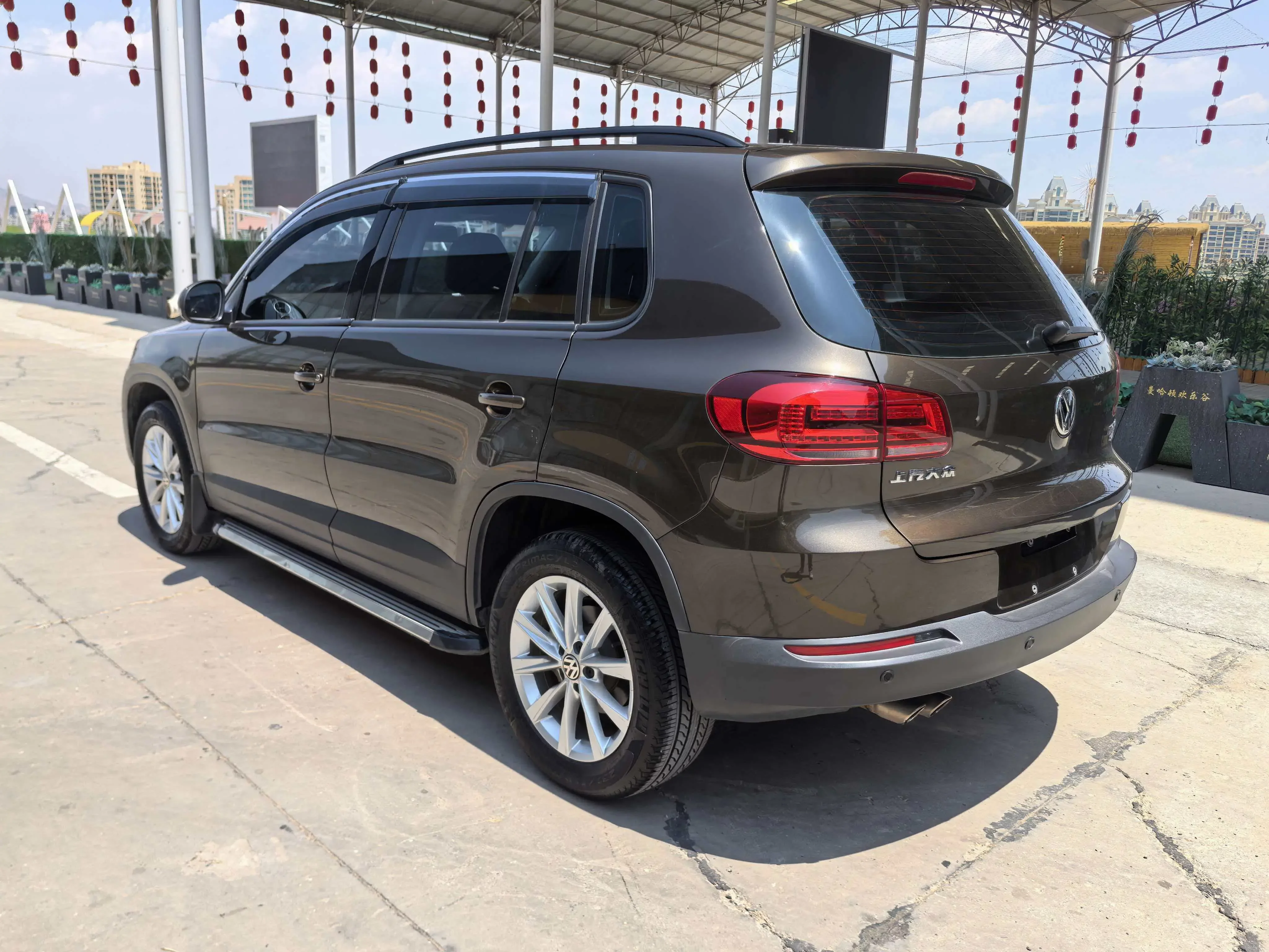Volkswagen Tiguan (Tharu)