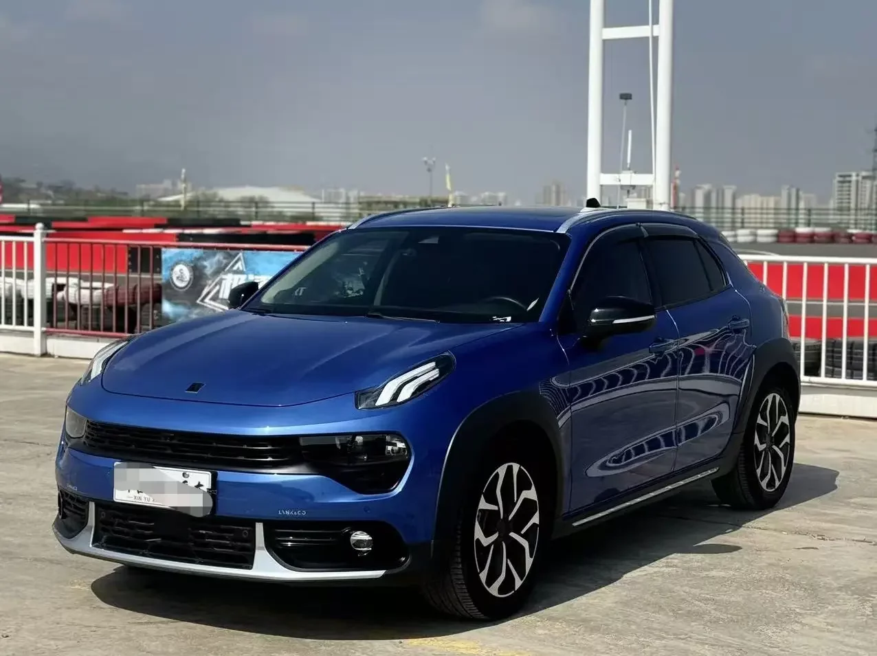 Lynk & Co 02