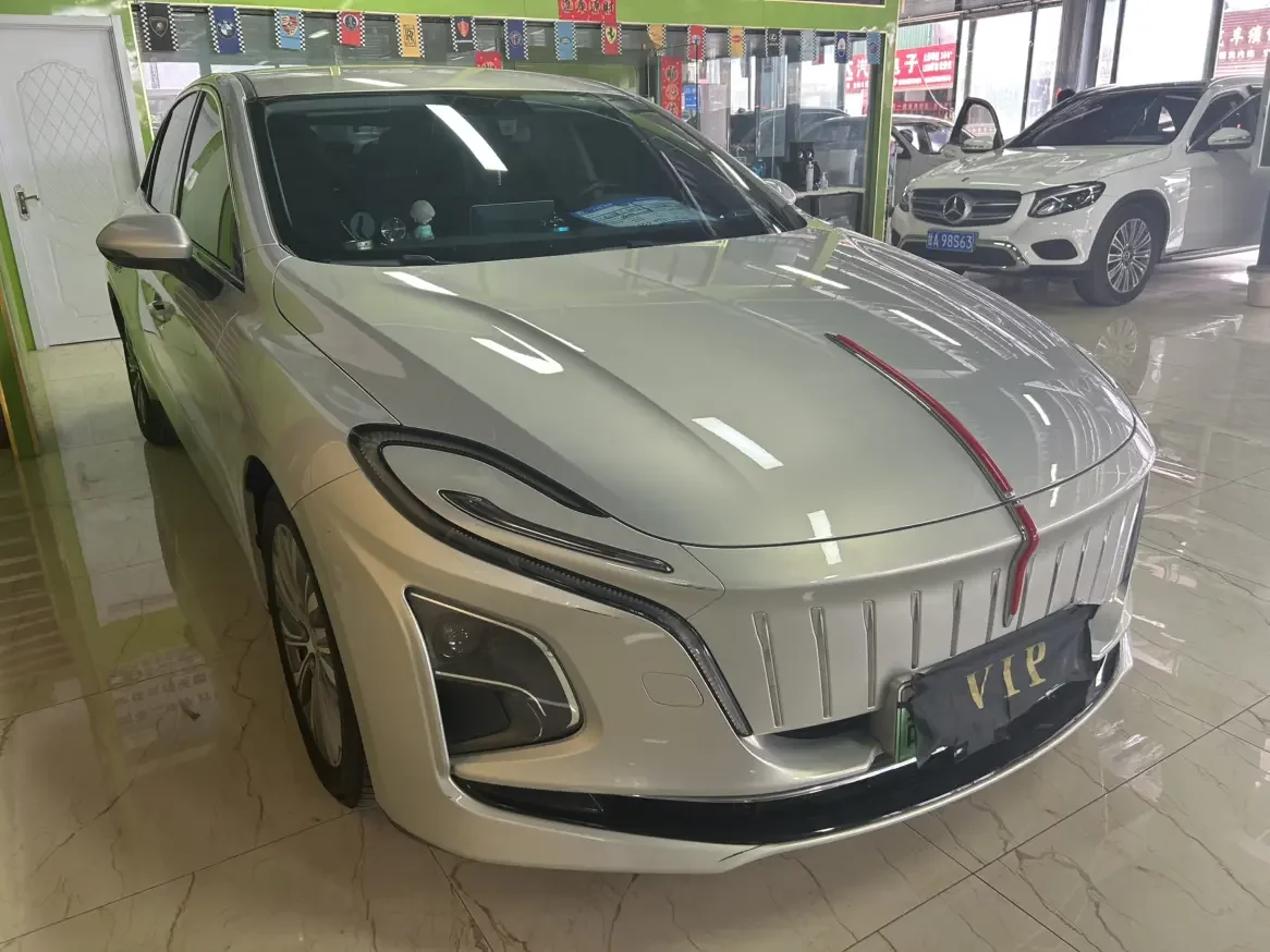 Hongqi E-QM5
