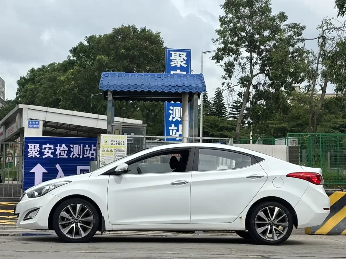 Hyundai Elantra