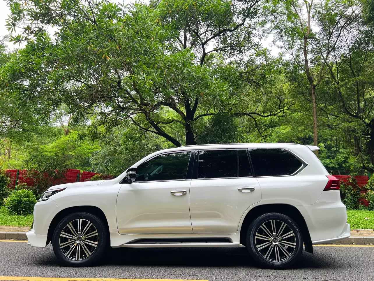 Lexus LX