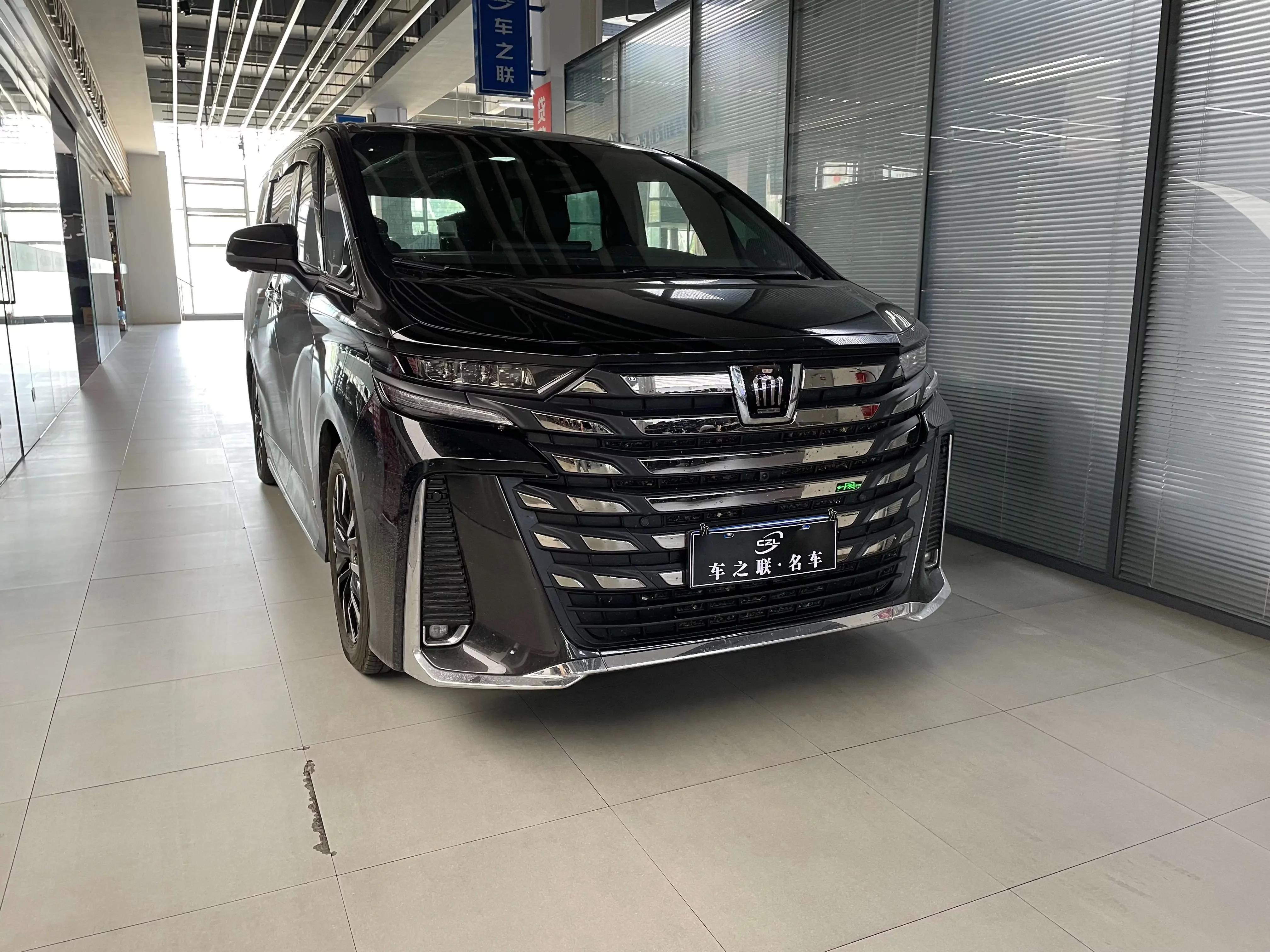 Toyota Crown Wellfire