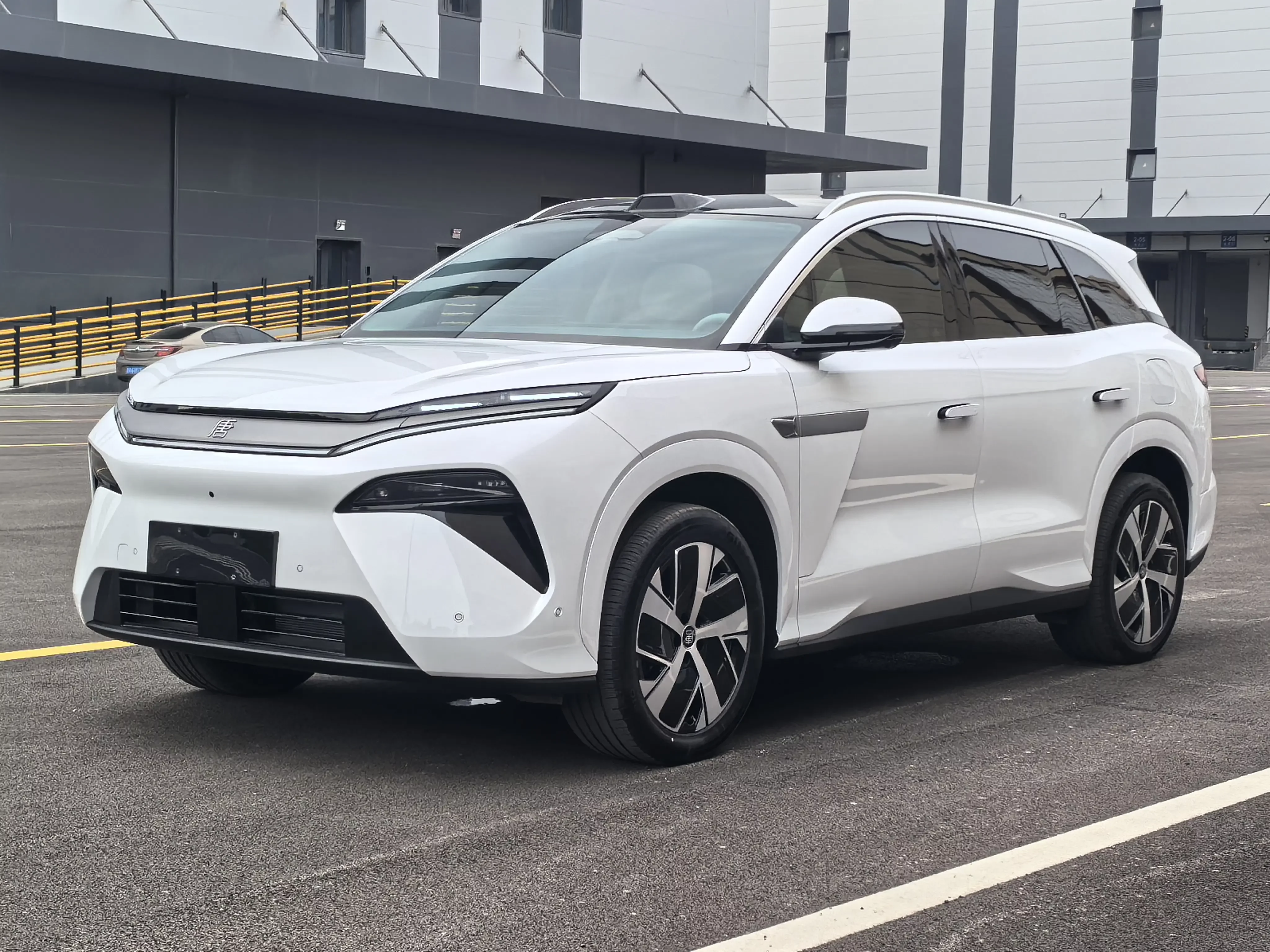 BYD Tang L EV