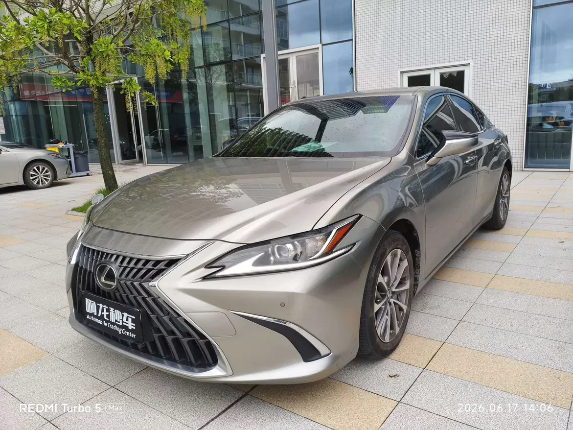 Lexus ES