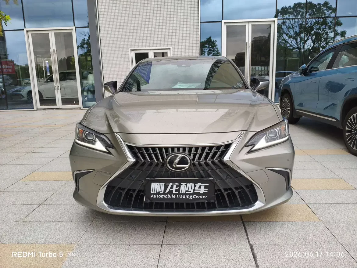 Lexus ES